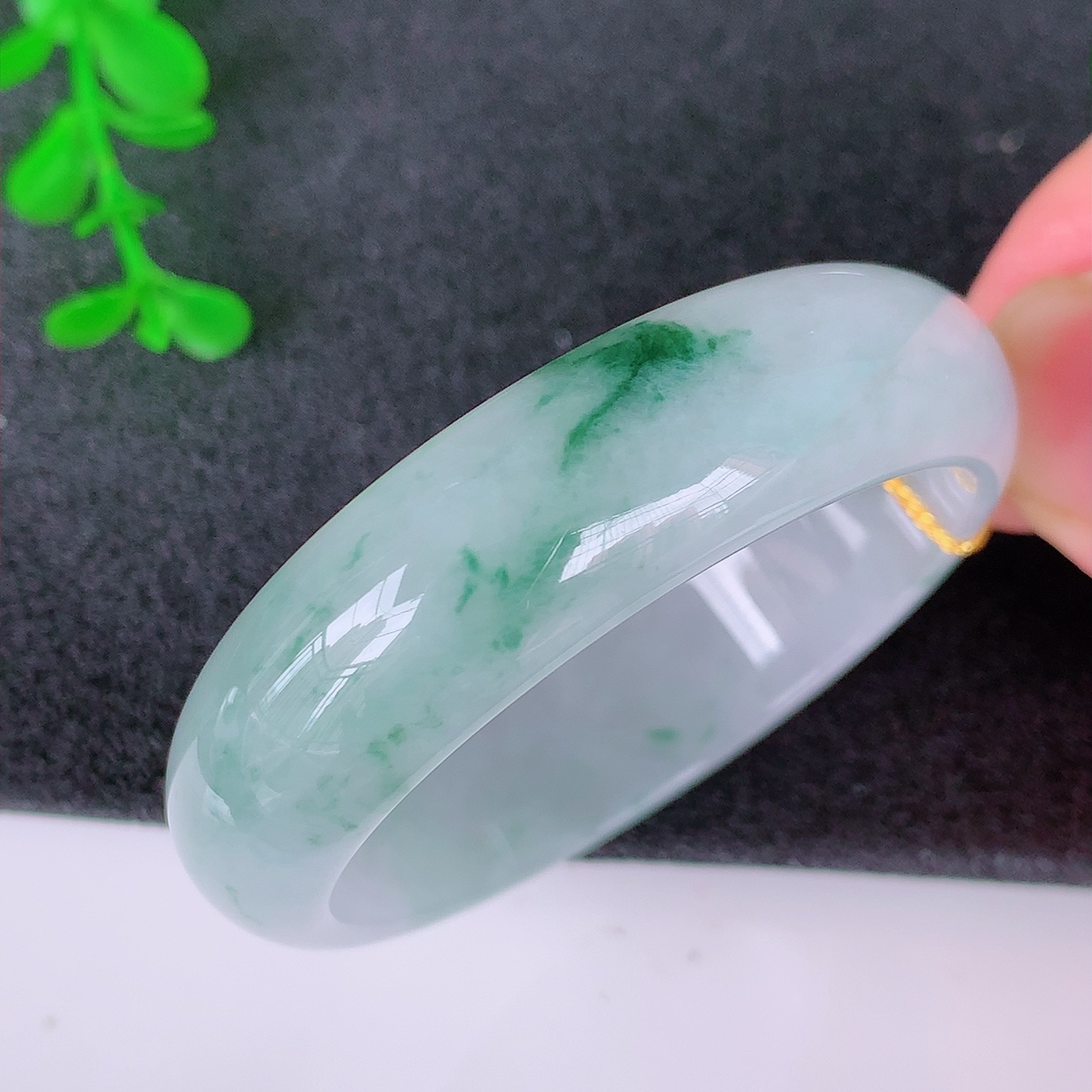 自然光实拍，43*12.5*5.5平安镯 天然缅甸翡翠a货手镯  冰胶感正圈玉镯子 小圈口 福镯#1