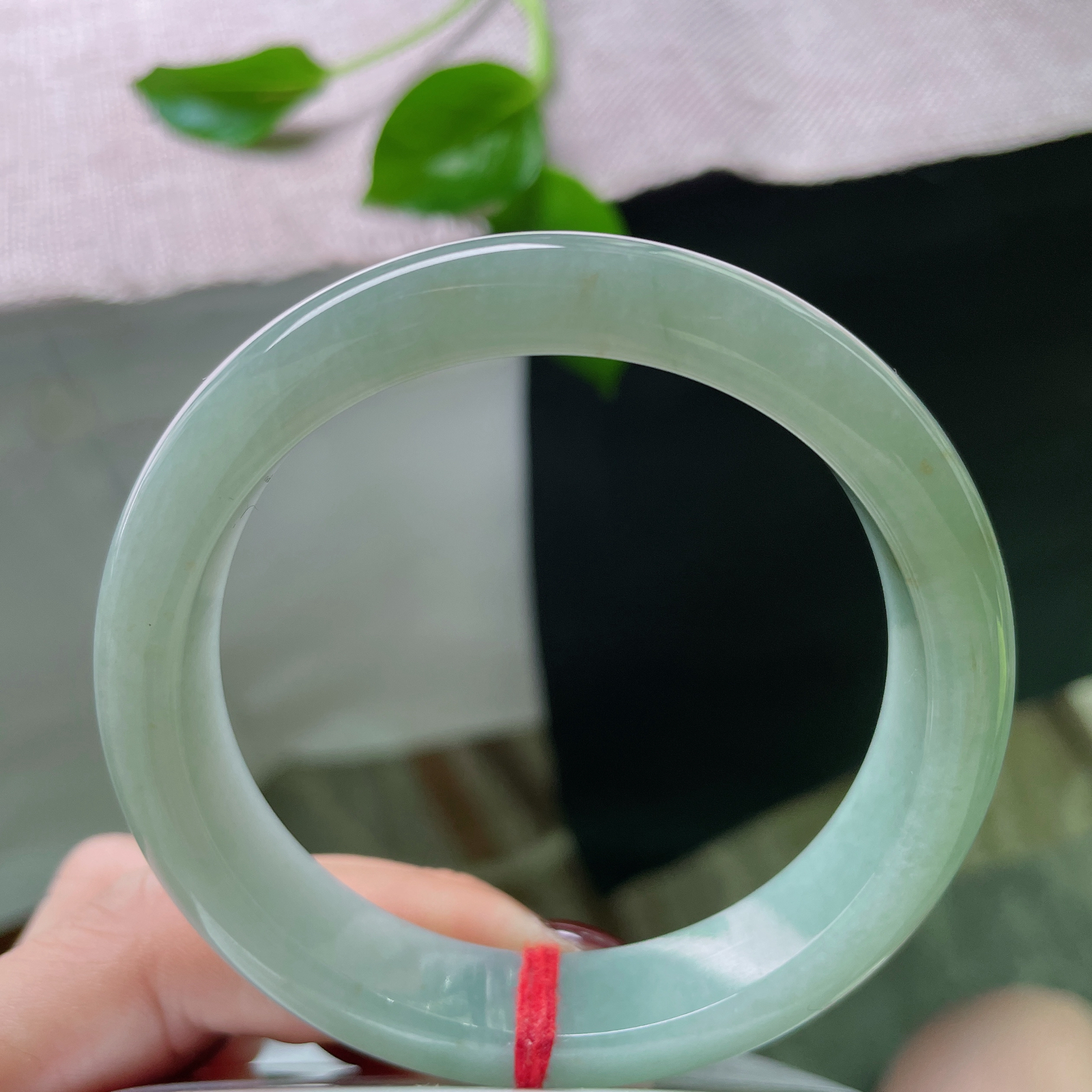 57.9/12.8/7.9，绿底正圈，色泽沉稳，上手内敛，洒金，一点棉线不影响，ss51857a..