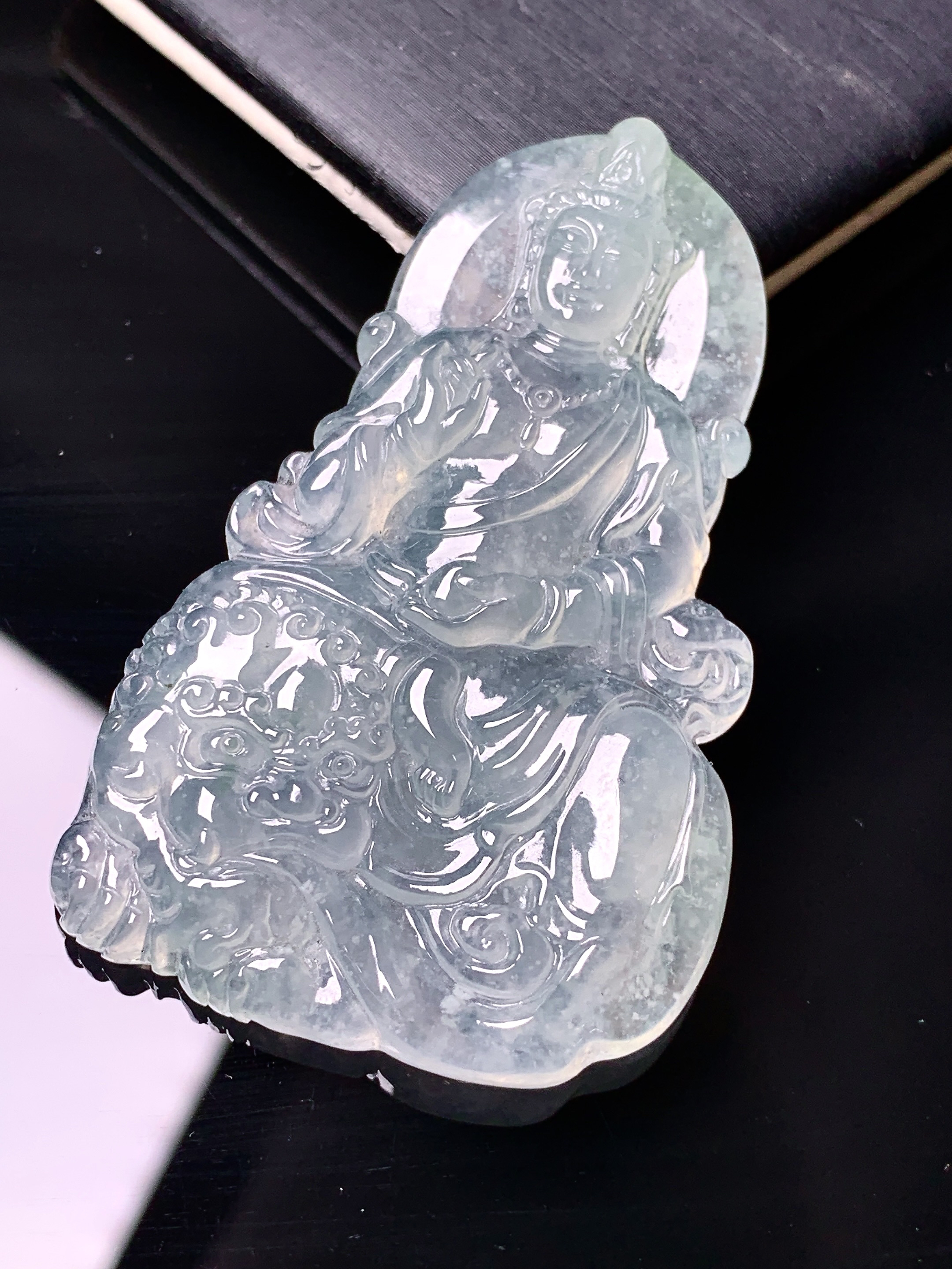 冰种普贤观音菩萨吊坠 玉质细腻 色泽艳丽清新 水润亮眼 整体尺寸52.6*33*5.6x7