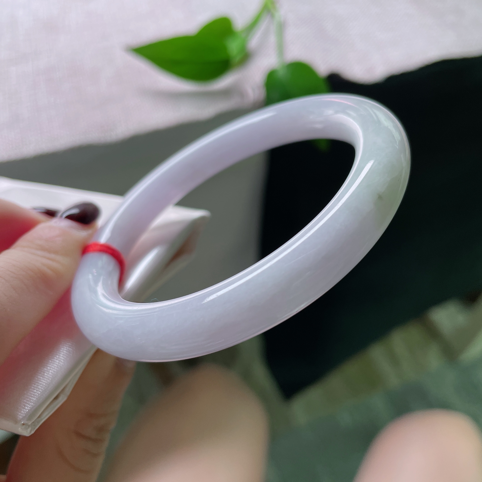 专拍链接，56.3/9.6，紫罗兰圆条，水润，肉质细腻干净，仙气飘飘，有纹不影响佩戴ss52041a