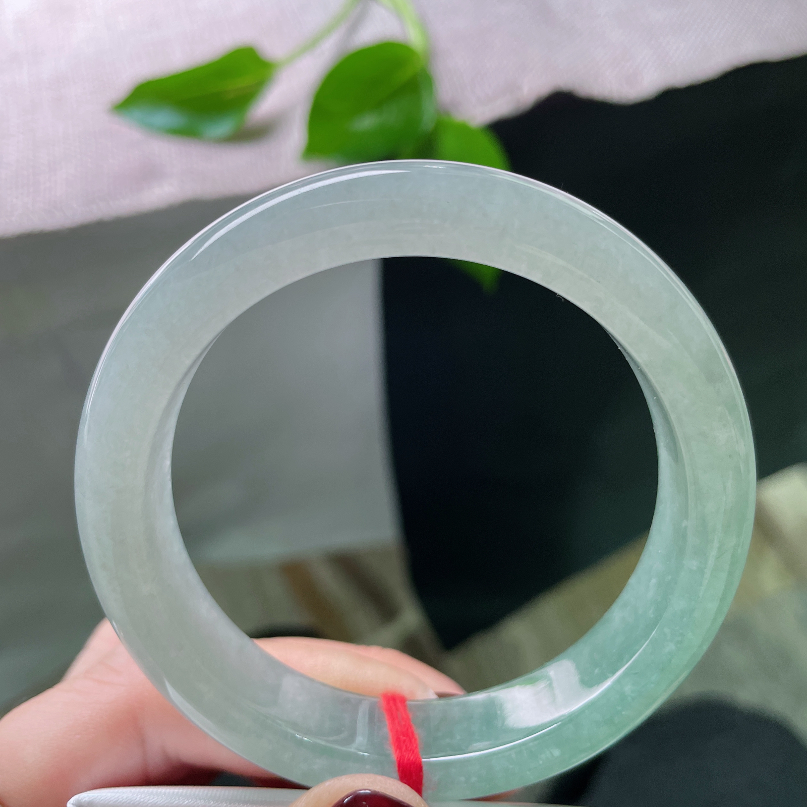 56.3/12.8/8.5，冰油正圈，像把天空和湖底的故事，全都封存在了这抹色彩里。ss51879a