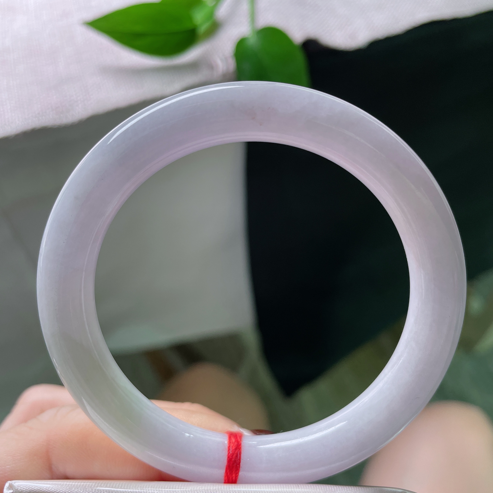 专拍链接，56.3/9.6，紫罗兰圆条，水润，肉质细腻干净，仙气飘飘，有纹不影响佩戴ss52041a