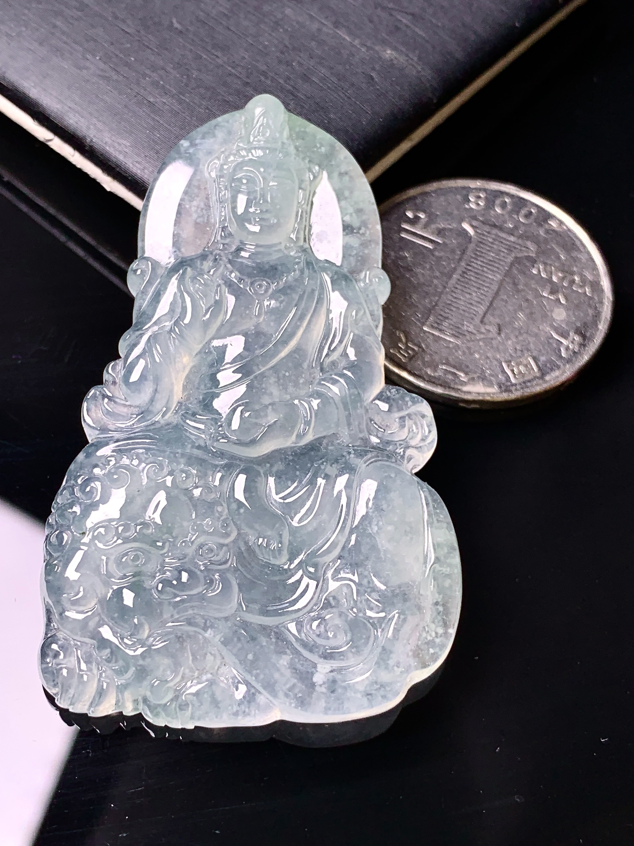 冰种普贤观音菩萨吊坠 玉质细腻 色泽艳丽清新 水润亮眼 整体尺寸52.6*33*5.6x7
