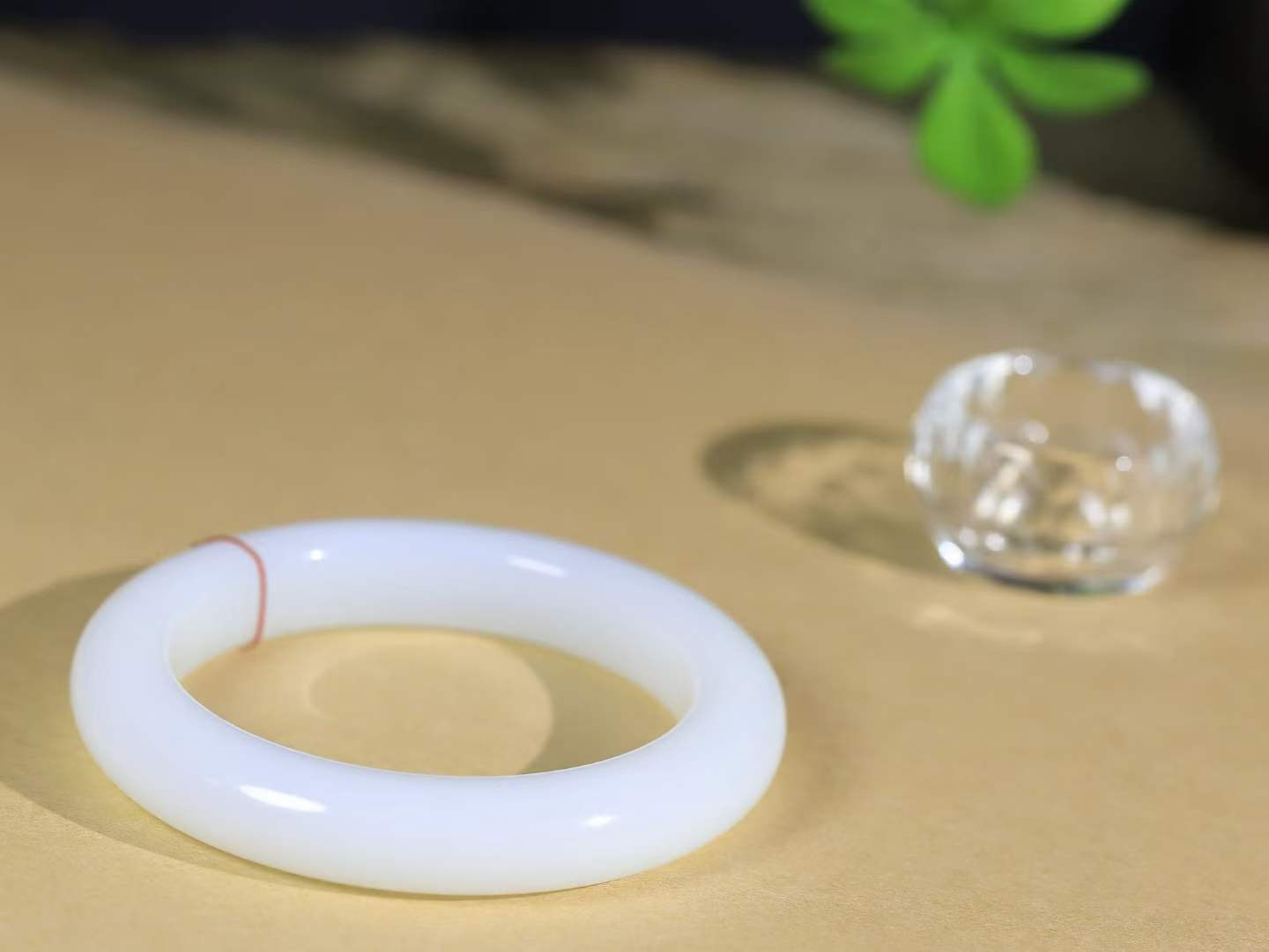 【柔情素语·手镯】

精品和田玉白玉手镯，玉质细腻温润，手感舒适，️线条流畅，简约大气，美自