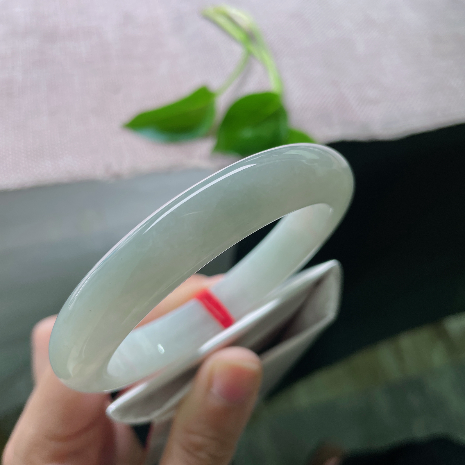 59.5/12.1/8.6，淡绿底正圈，大圈口，佩戴温柔，百搭不挑人，皮纹，ss48928a..