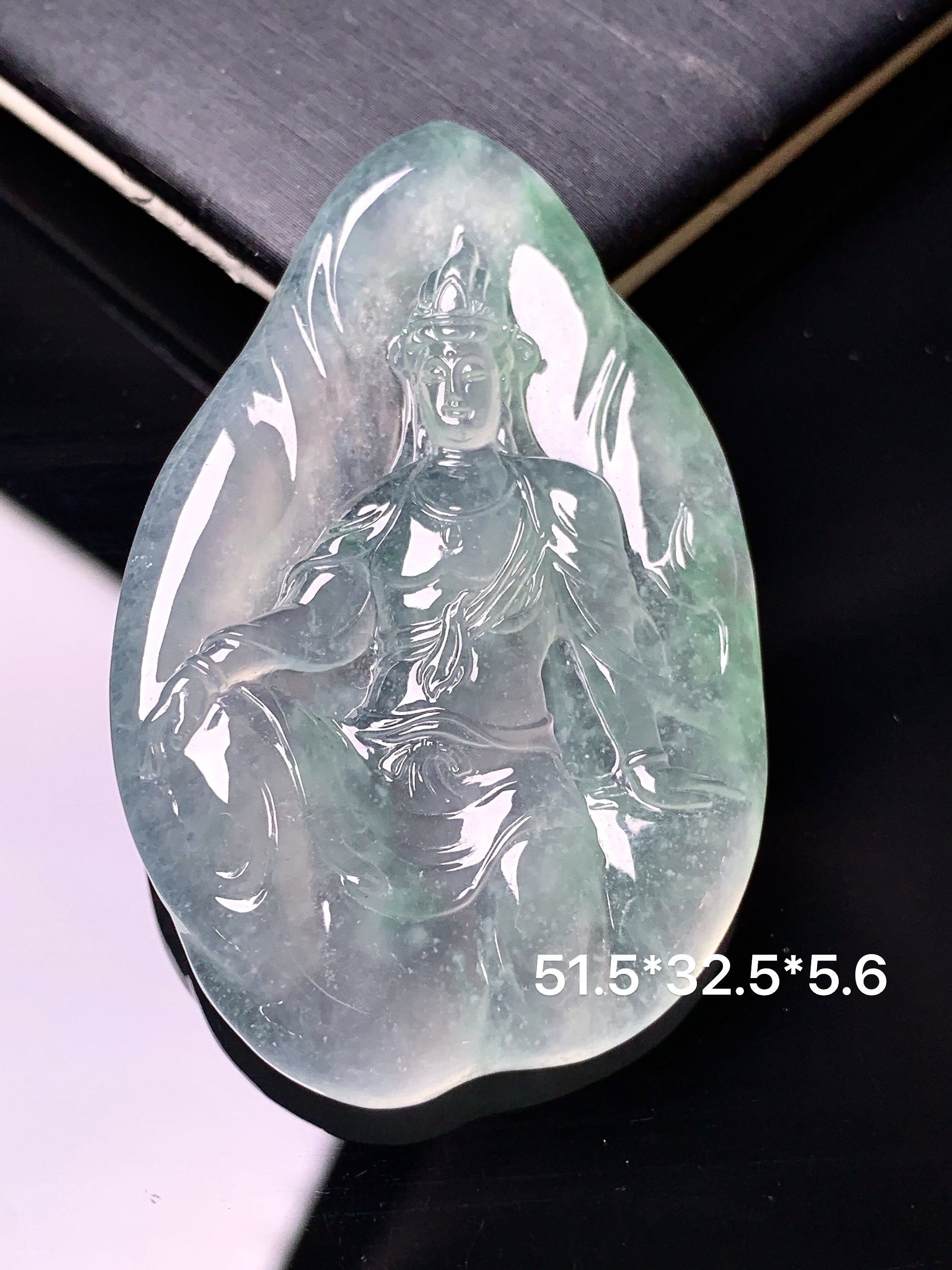 冰种观音菩萨吊坠 玉质细腻 色泽艳丽清新 水润亮眼 整体尺寸51.5*32.5*5.6x7