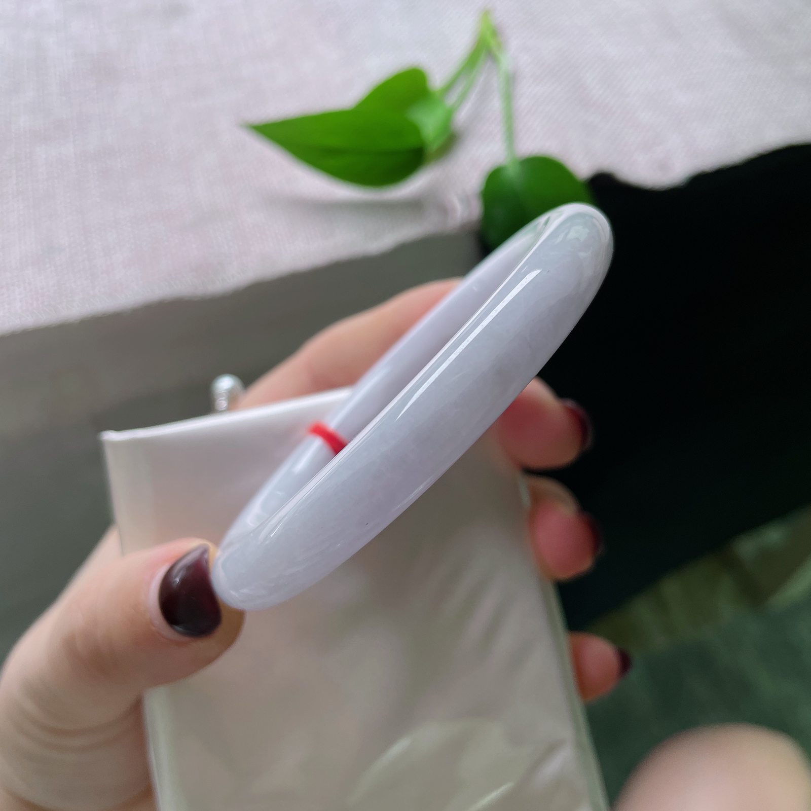 专拍链接，56.3/9.6，紫罗兰圆条，水润，肉质细腻干净，仙气飘飘，有纹不影响佩戴ss52041a
