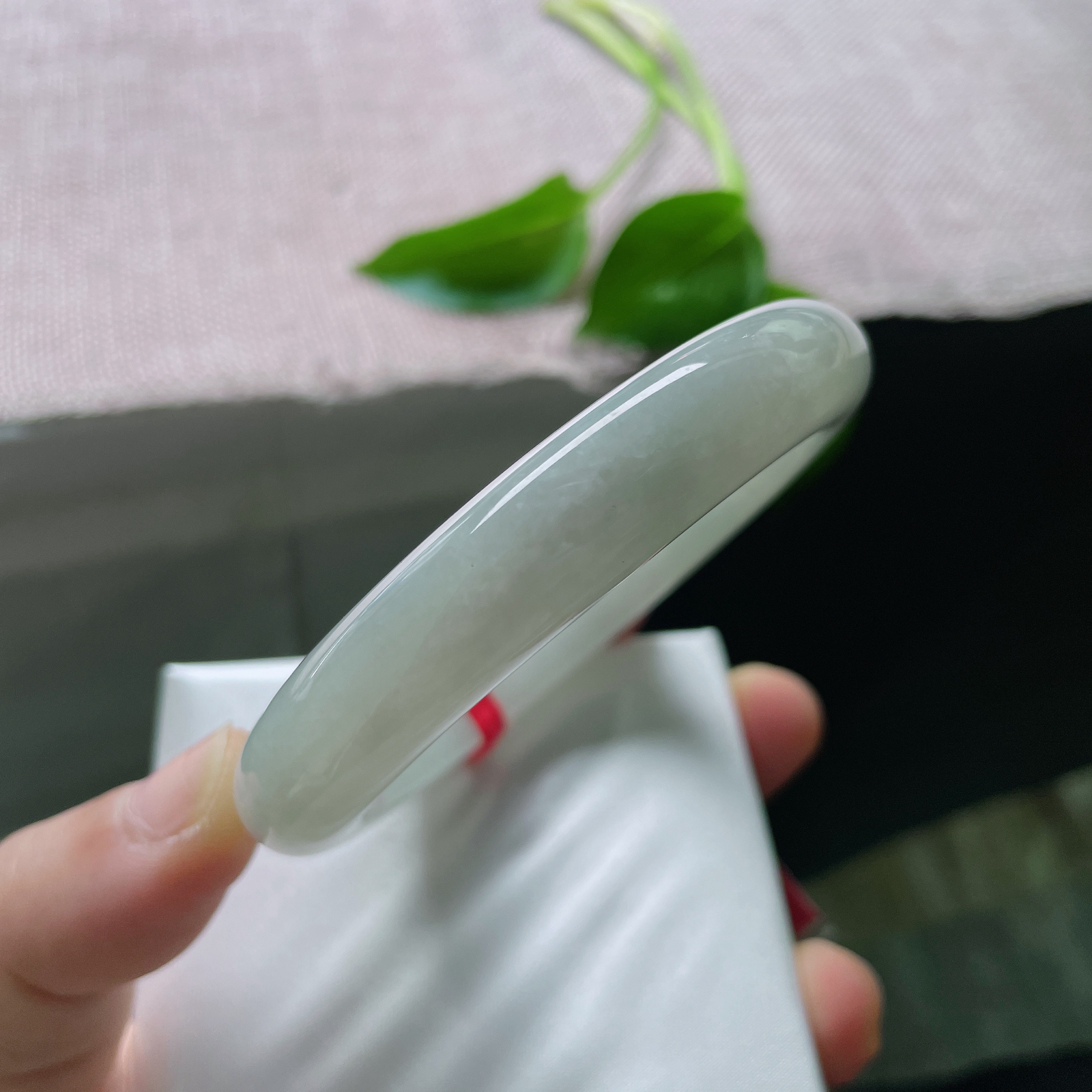 59.5/12.1/8.6，淡绿底正圈，大圈口，佩戴温柔，百搭不挑人，皮纹，ss48928a..