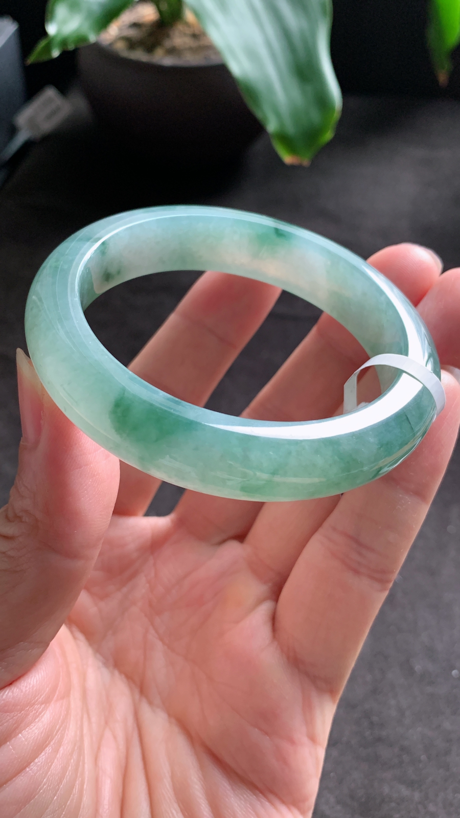 53圈口 天然A货翡翠飘花手镯 种水好 细腻温润