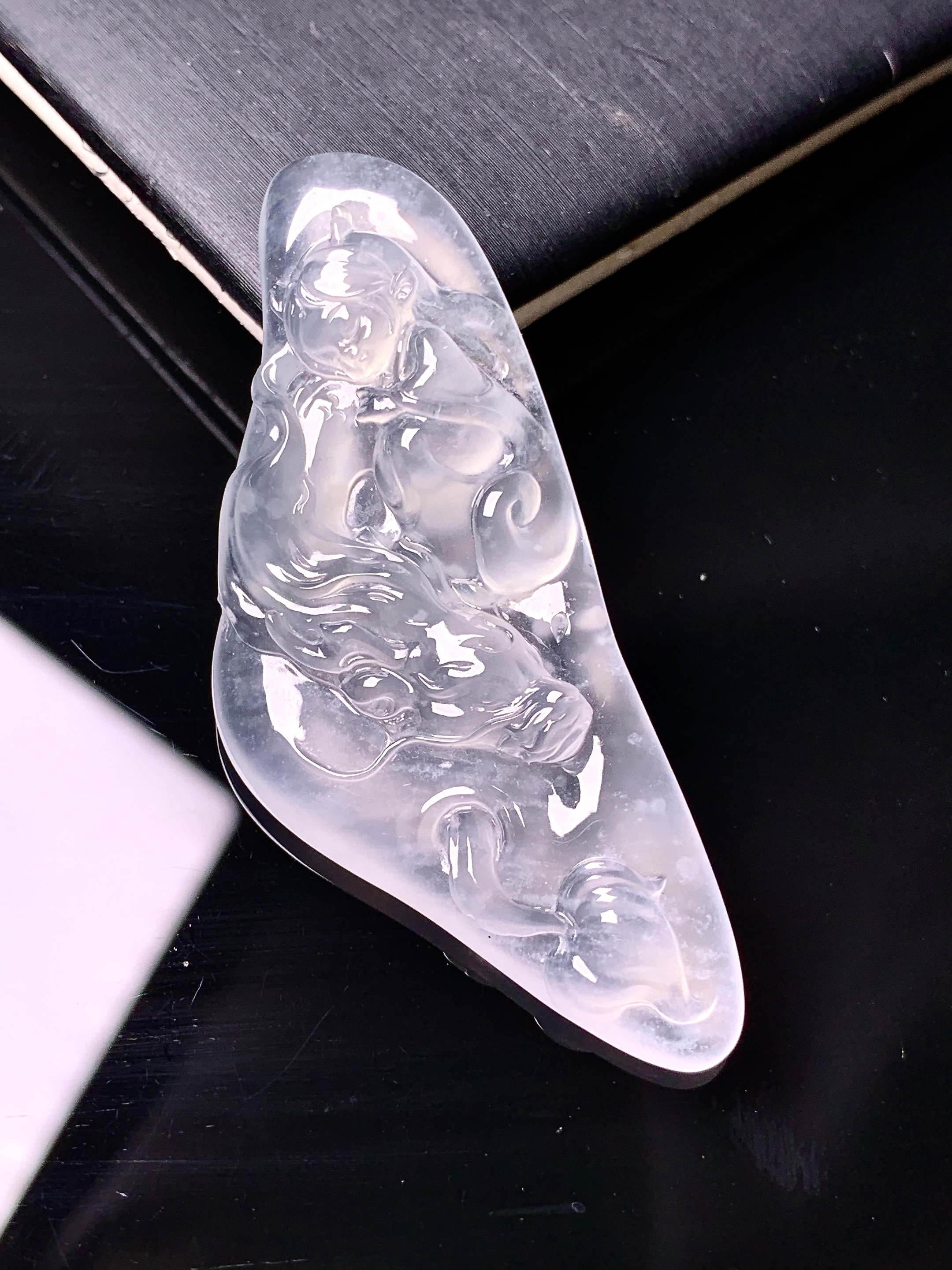 冰种龙牌吊坠 玉质细腻 色泽艳丽清新 水润亮眼 整体尺寸55.2*23*6x7