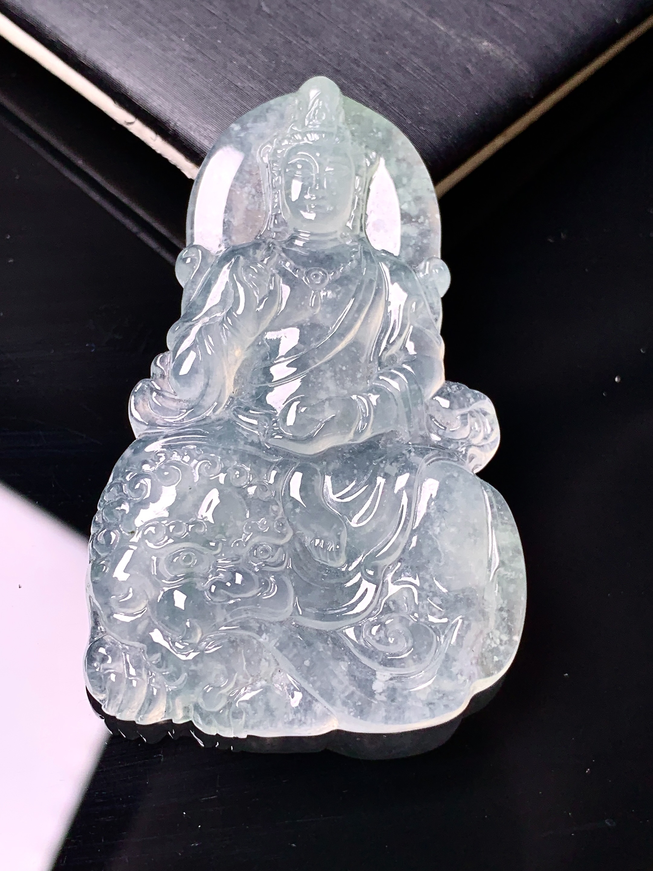 冰种普贤观音菩萨吊坠 玉质细腻 色泽艳丽清新 水润亮眼 整体尺寸52.6*33*5.6x7