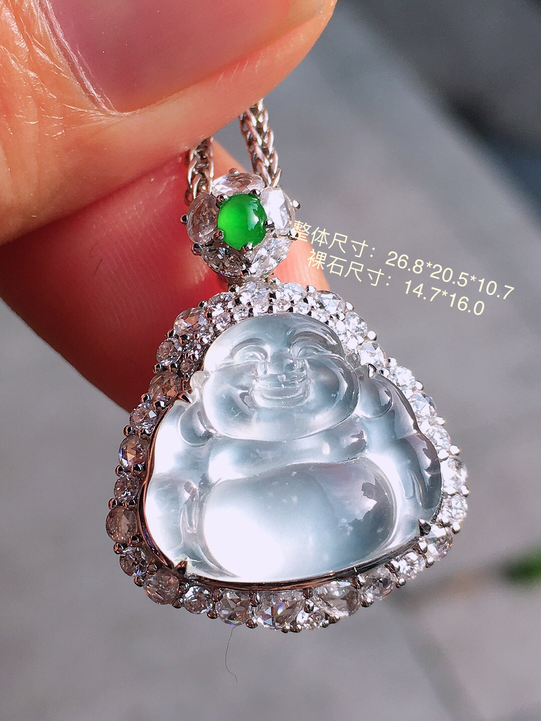 冰种佛公吊坠，玉质细腻，荧光感超
强，饱满圆润，尽显优雅气质，18k
金豪华镶嵌