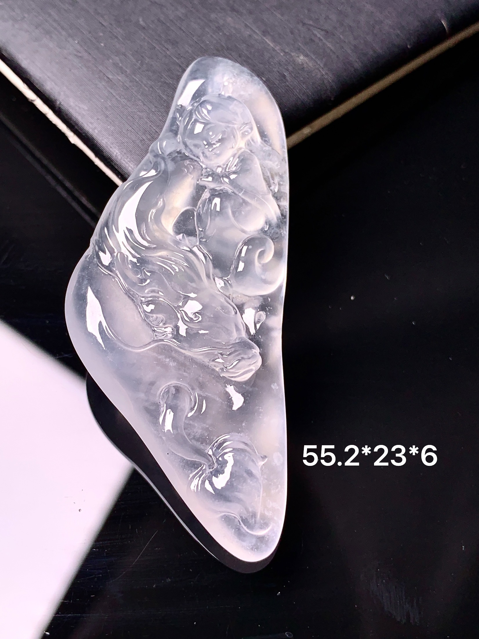 冰种龙牌吊坠 玉质细腻 色泽艳丽清新 水润亮眼 整体尺寸55.2*23*6x7