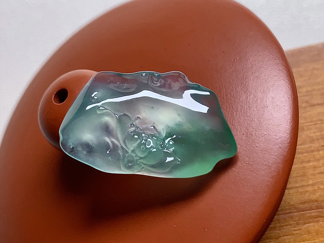 ️ 玻璃种底色莲花牌 底色漂亮，雕工细致精细，无裂，尺寸14.8*23.5*4.8