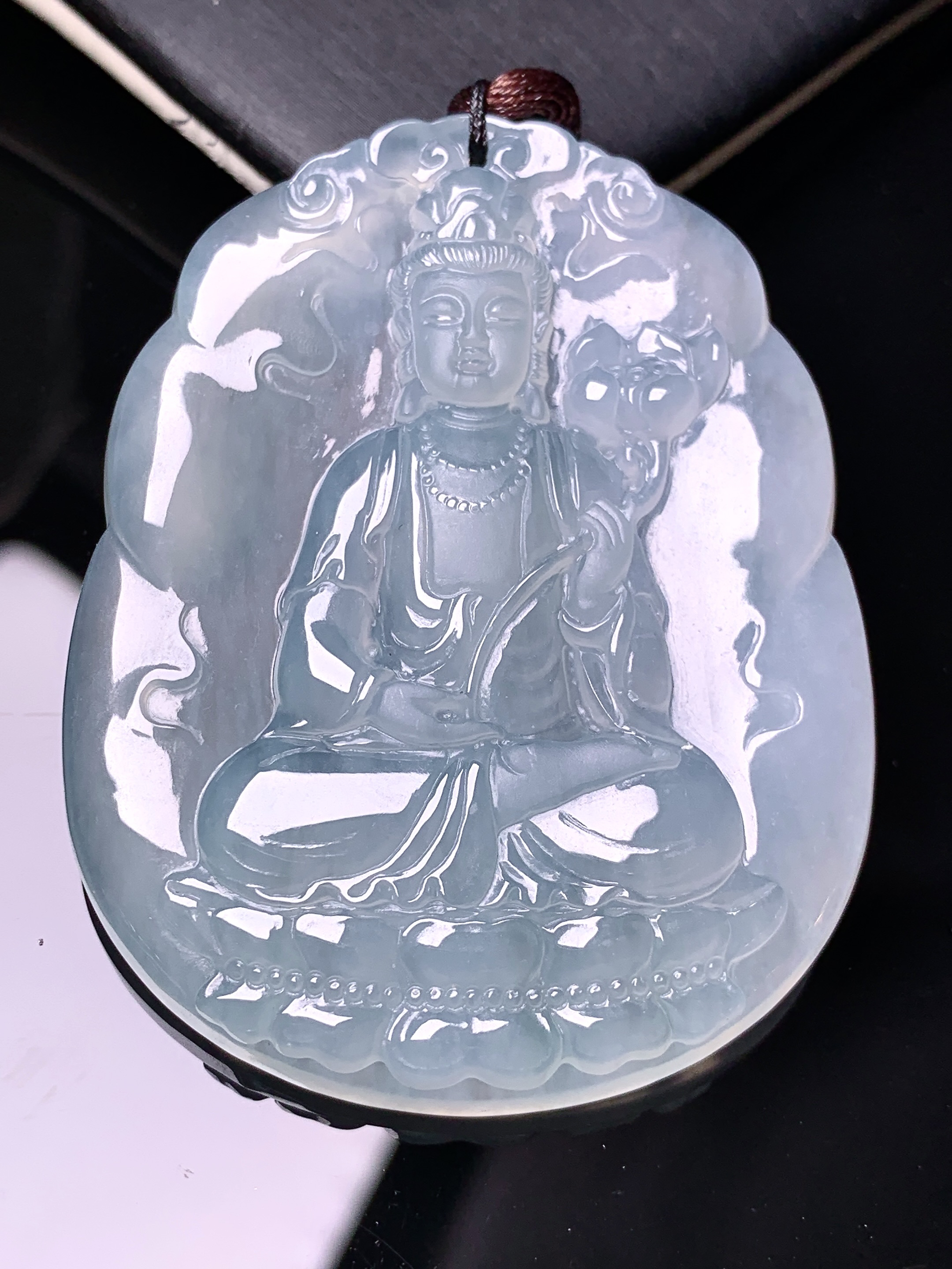 冰种观音菩萨吊坠 玉质细腻 色泽艳丽清新 水润亮眼 整体尺寸54.2*43.2*5.8b2