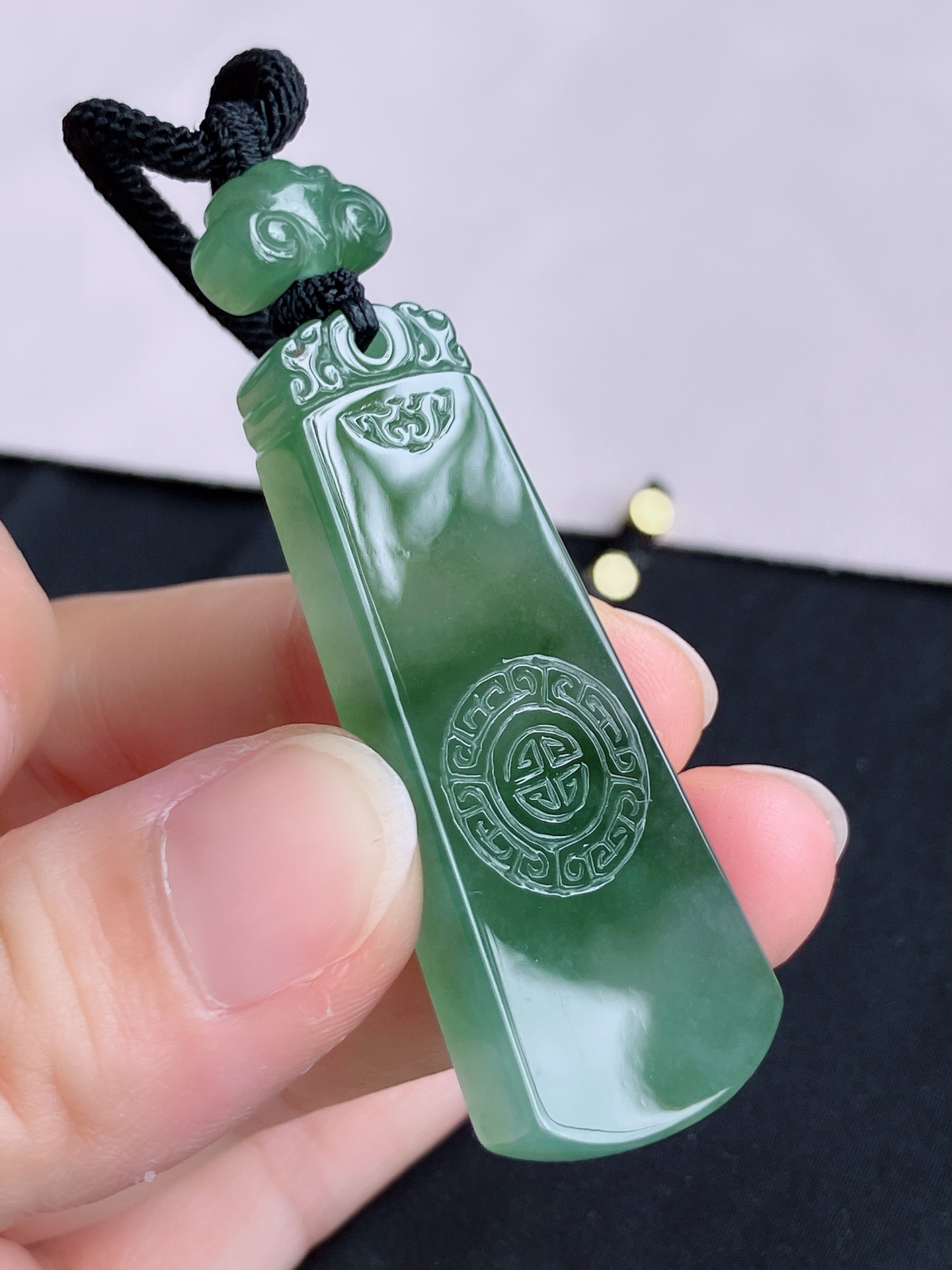 ️油绿无事牌，简约时尚，尺寸49.3/19.6/6.5，自然光实拍
