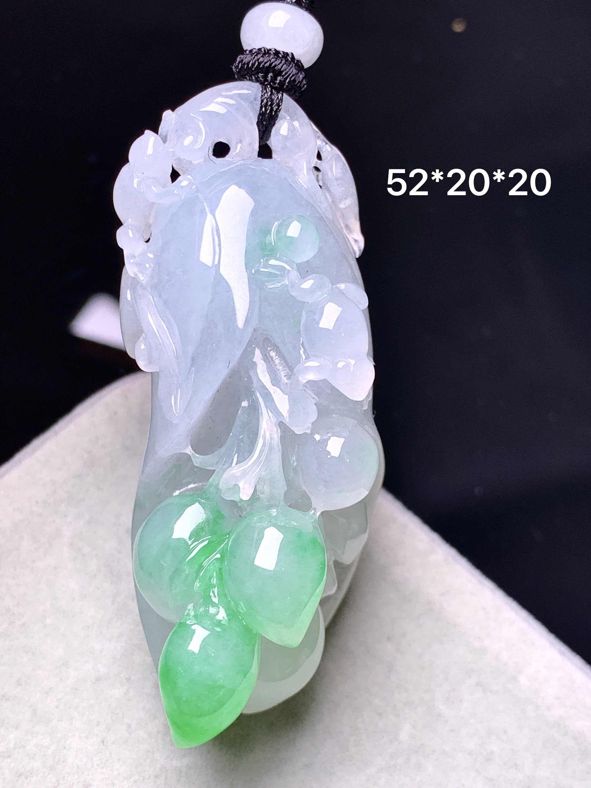飘绿花开富贵吊坠 玉质细腻 色泽艳丽清新 水润亮眼 整体尺寸52*20*20w1