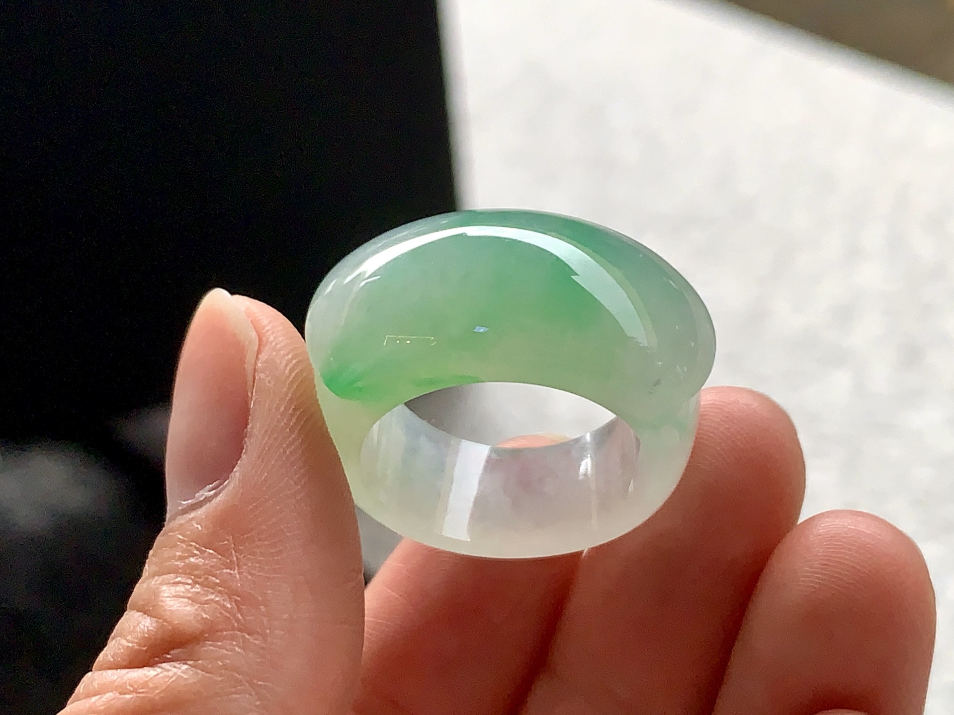 ️ 手指间一抹绿•翡翠戒圈，尺寸13.6×6.2 / 9.7×4，编号22