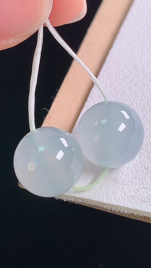 冰种圆珠，，尺寸10.6/10.6mm，28
