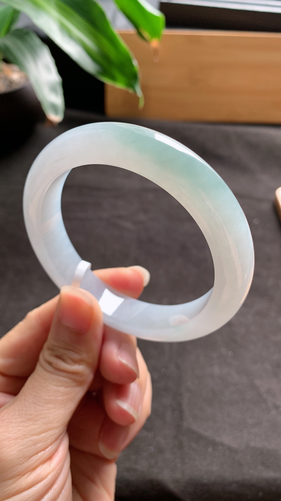 58圈口 天然A货翡翠手镯 料子细腻 种水好