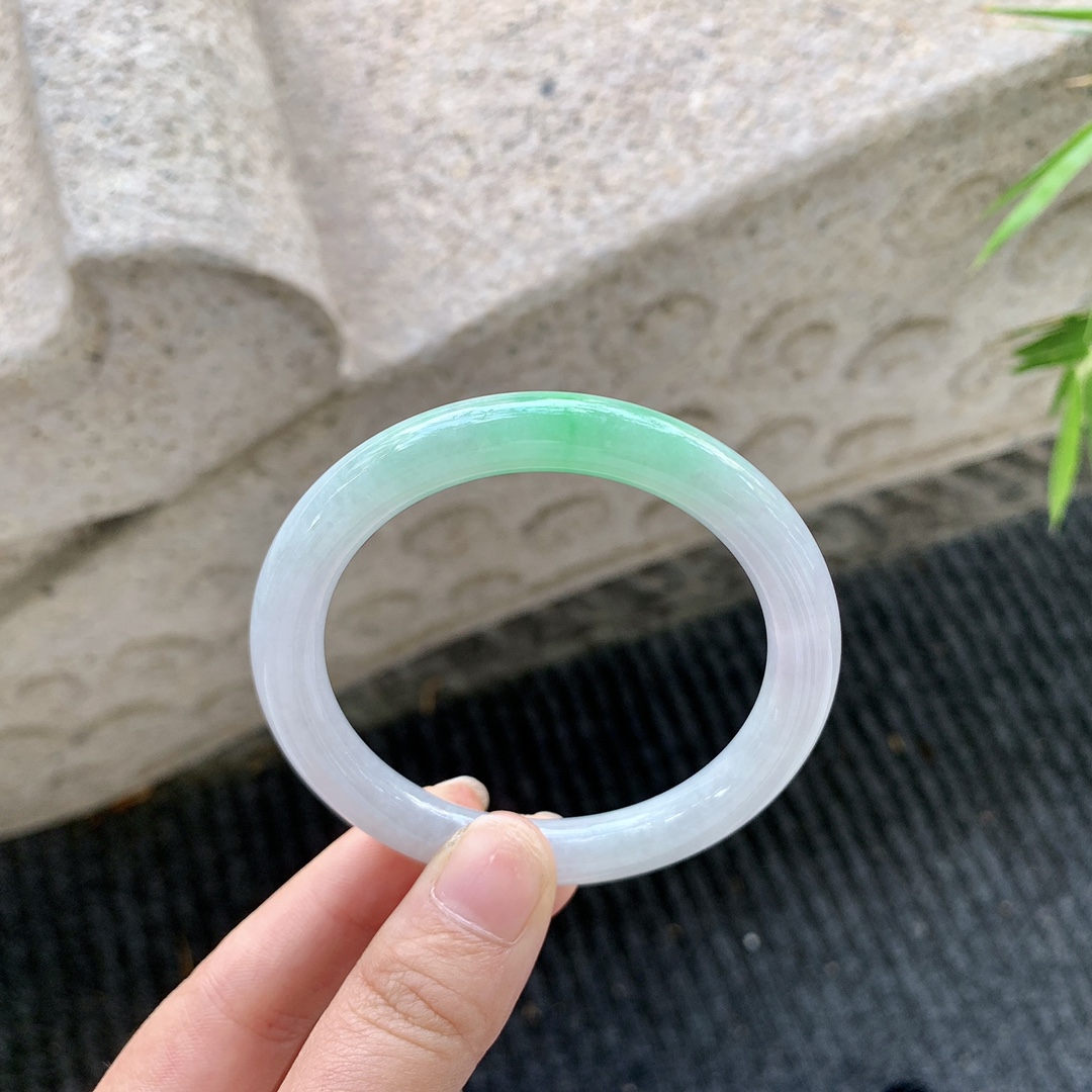 圆条52 53，圈口53/8.3/8.3，编码FL072763，糯冰椿彩，种老，细腻，打灯有纹线