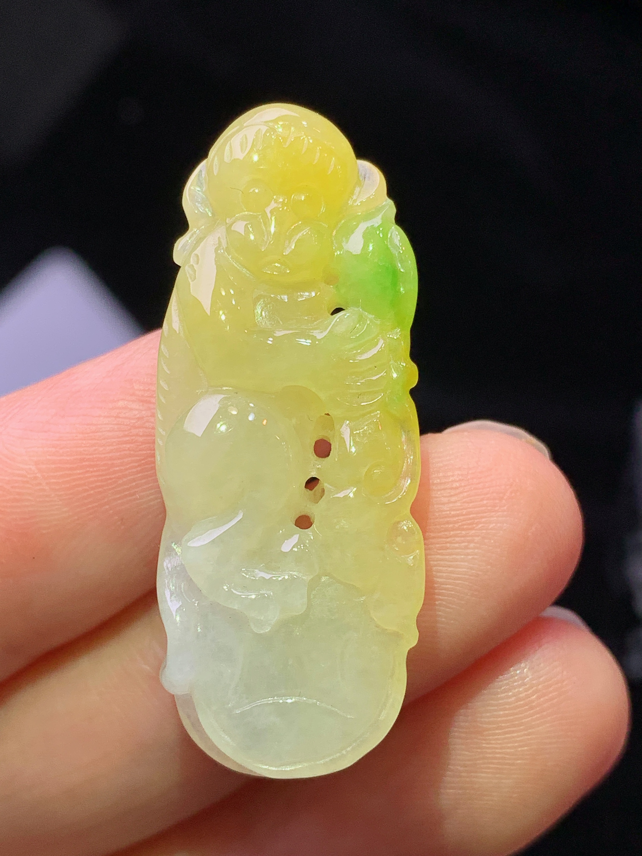 黄翡飘绿猴子吊坠 玉质细腻 色泽艳丽清新 水润亮眼 整体尺寸35.8*14*8.2a5