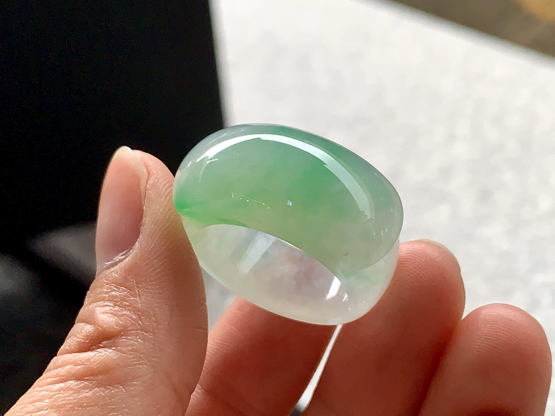 ️ 手指间一抹绿•翡翠戒圈，尺寸13.6×6.2 / 9.7×4，编号22