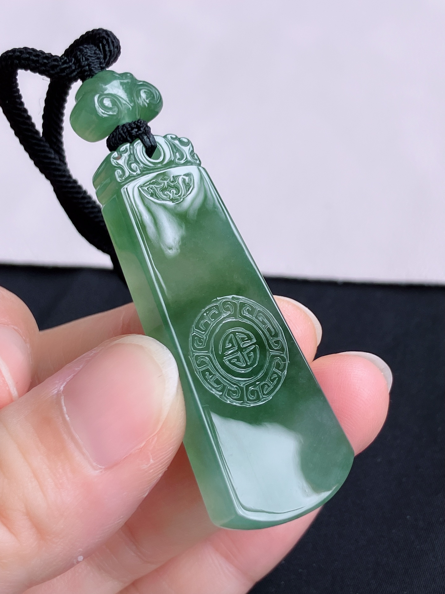 ️油绿无事牌，简约时尚，尺寸49.3/19.6/6.5，自然光实拍