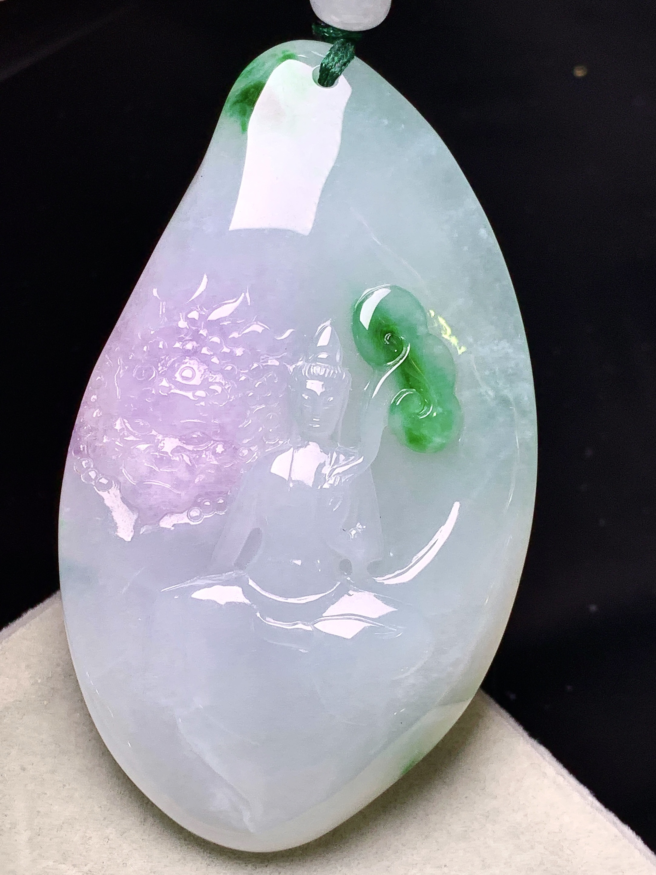 飘绿普贤观音菩萨吊坠 玉质细腻 色泽艳丽清新 水润亮眼 整体尺寸65*37.5*9w1