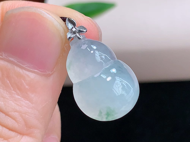 ️ 18K金伴钻葫芦，尺寸22.6/18.3-13.6-6.4mm，包A附证书