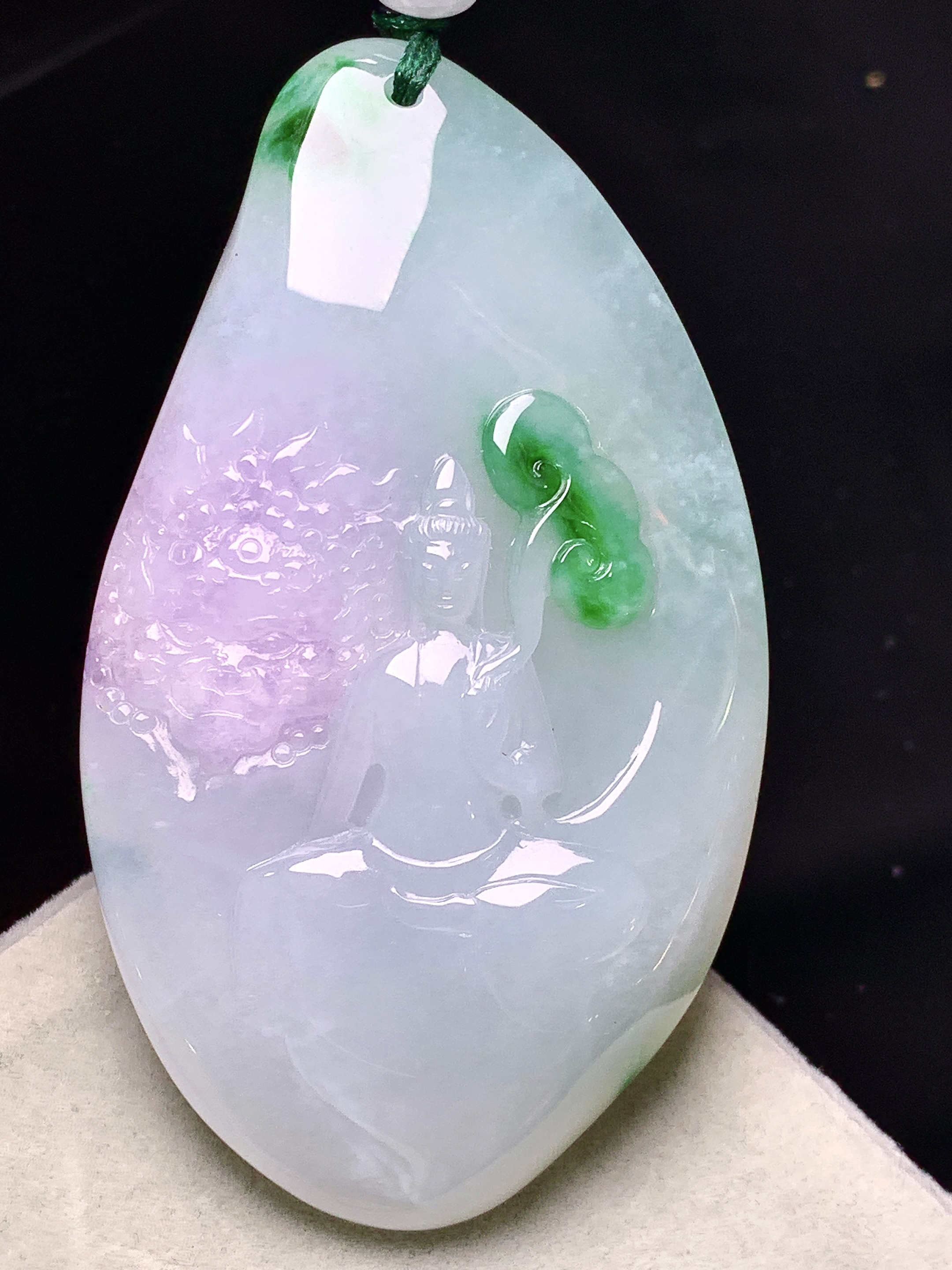 飘绿普贤观音菩萨吊坠 玉质细腻 色泽艳丽清新 水润亮眼 整体尺寸65*37.5*9w1