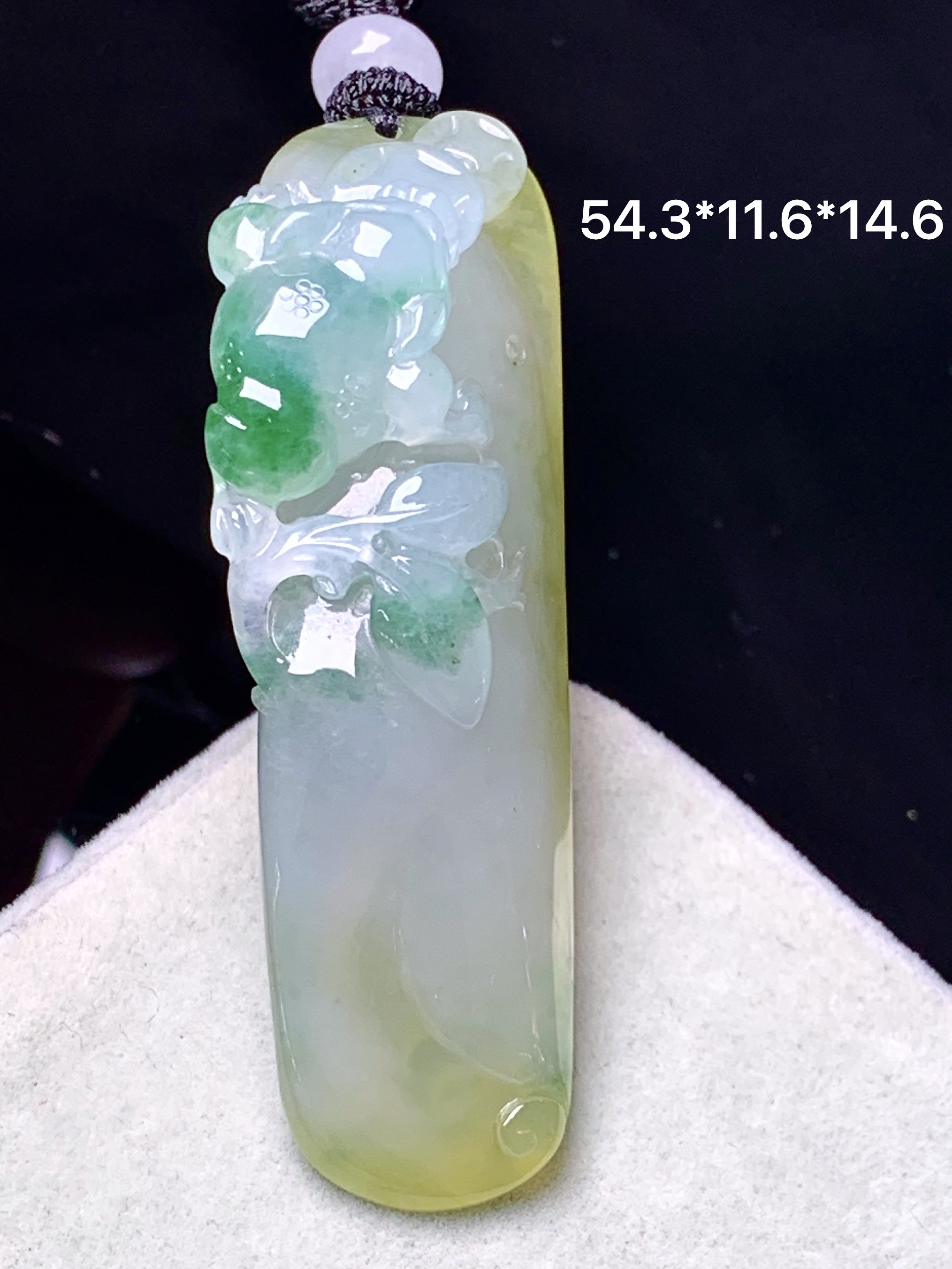 飘黄绿翡雕花件吊坠 玉质细腻 色泽艳丽清新 水润亮眼 整体尺寸54.3*11.6*14.6L1