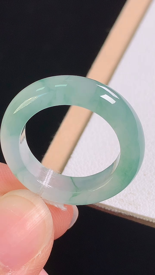 ️冰飘花指环，无裂，尺寸:圈口14/17.2/5.4/3.8mm，编号27