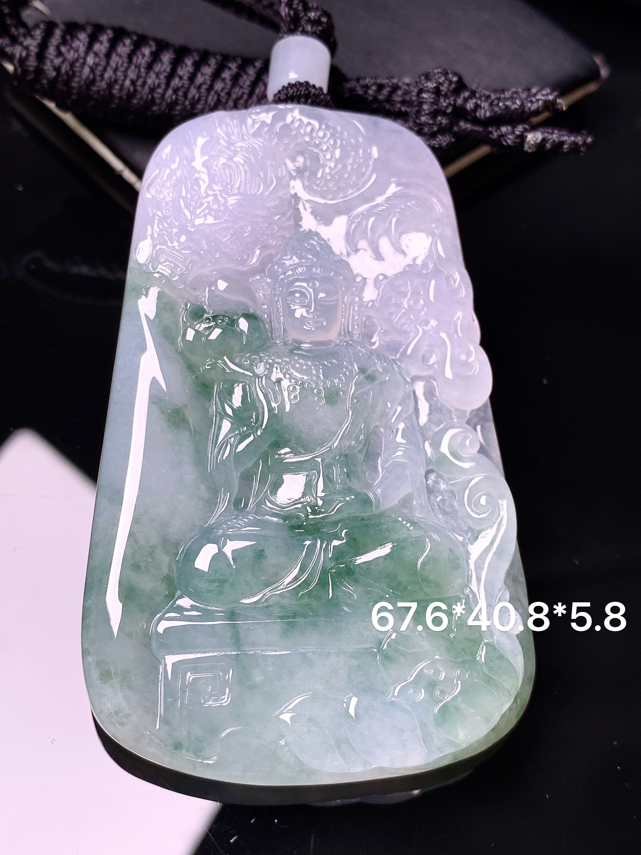 飘绿乘龙观音菩萨吊坠 玉质细腻 色泽艳丽清新 水润亮眼 整体尺寸67.6*40.8*5.8L1