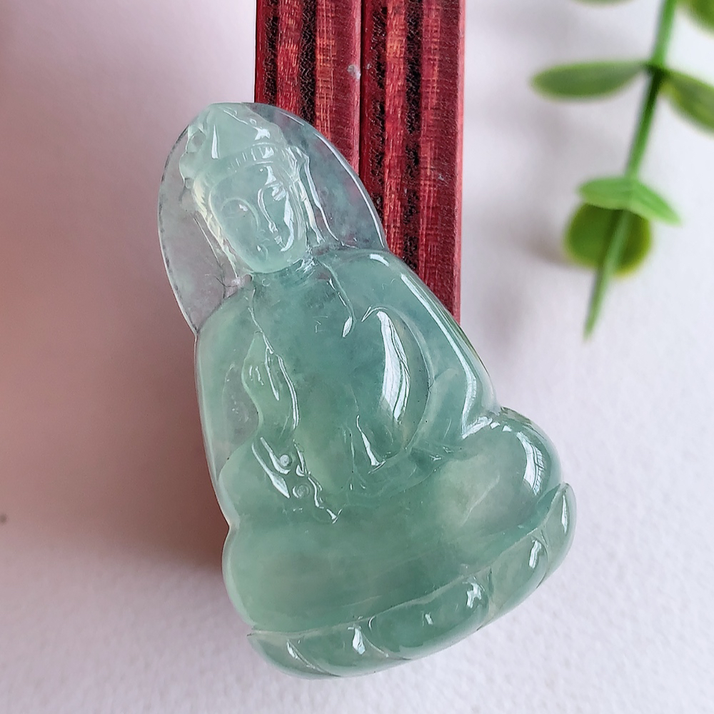 冰润精雕观音吊坠，法相端庄大气，工艺精湛，种色浓郁，细腻饱满冰润，种老水足，收藏佳品，佩戴大气  W03.2   尺寸：38-22.8-5mm
