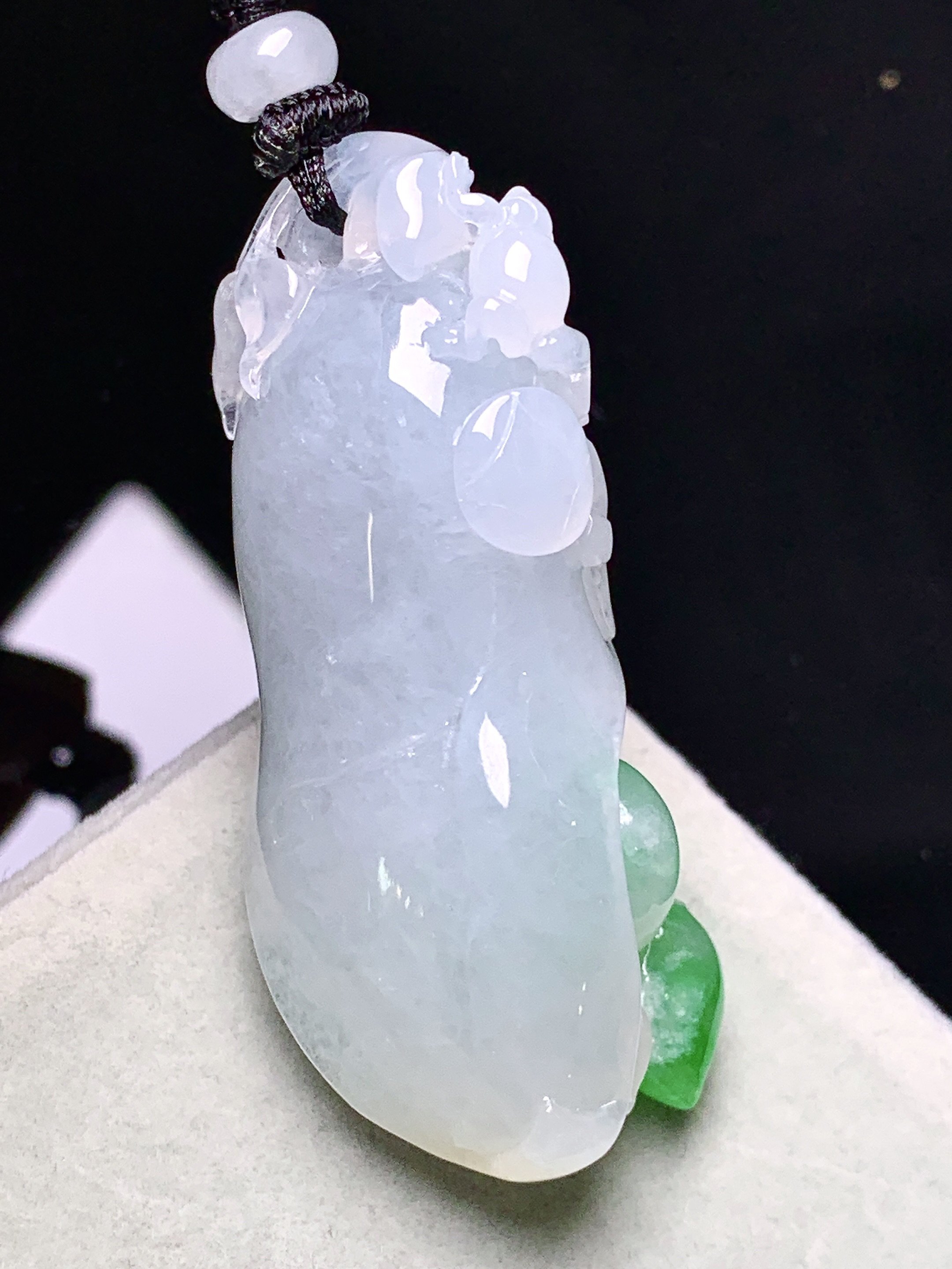 飘绿花开富贵吊坠 玉质细腻 色泽艳丽清新 水润亮眼 整体尺寸52*20*20w1