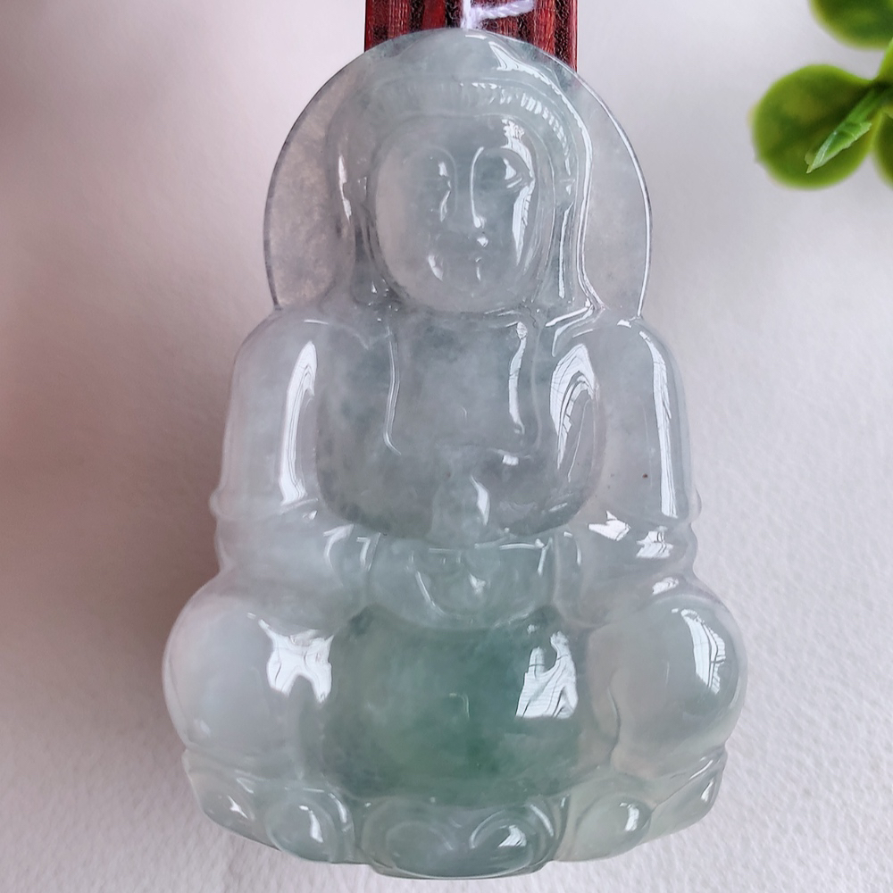 冰润飘花精雕观音吊坠，法相端庄大气，工艺精湛，种色浓郁，细腻饱满冰润，种老水足，收藏佳品，佩戴大气  W415.2   尺寸：54.5-37-6.1mm