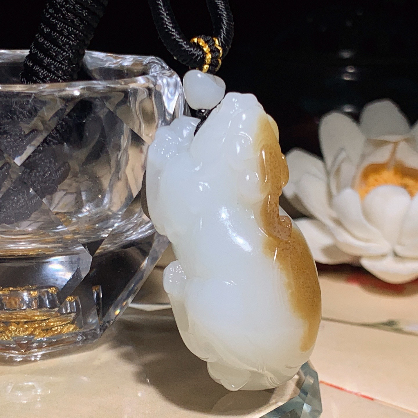 新疆和田玉且末糖貔貅挂件 尺寸47/26/20重42克。玉质细腻油润。手推出油。佩戴高端典雅。lt260504
