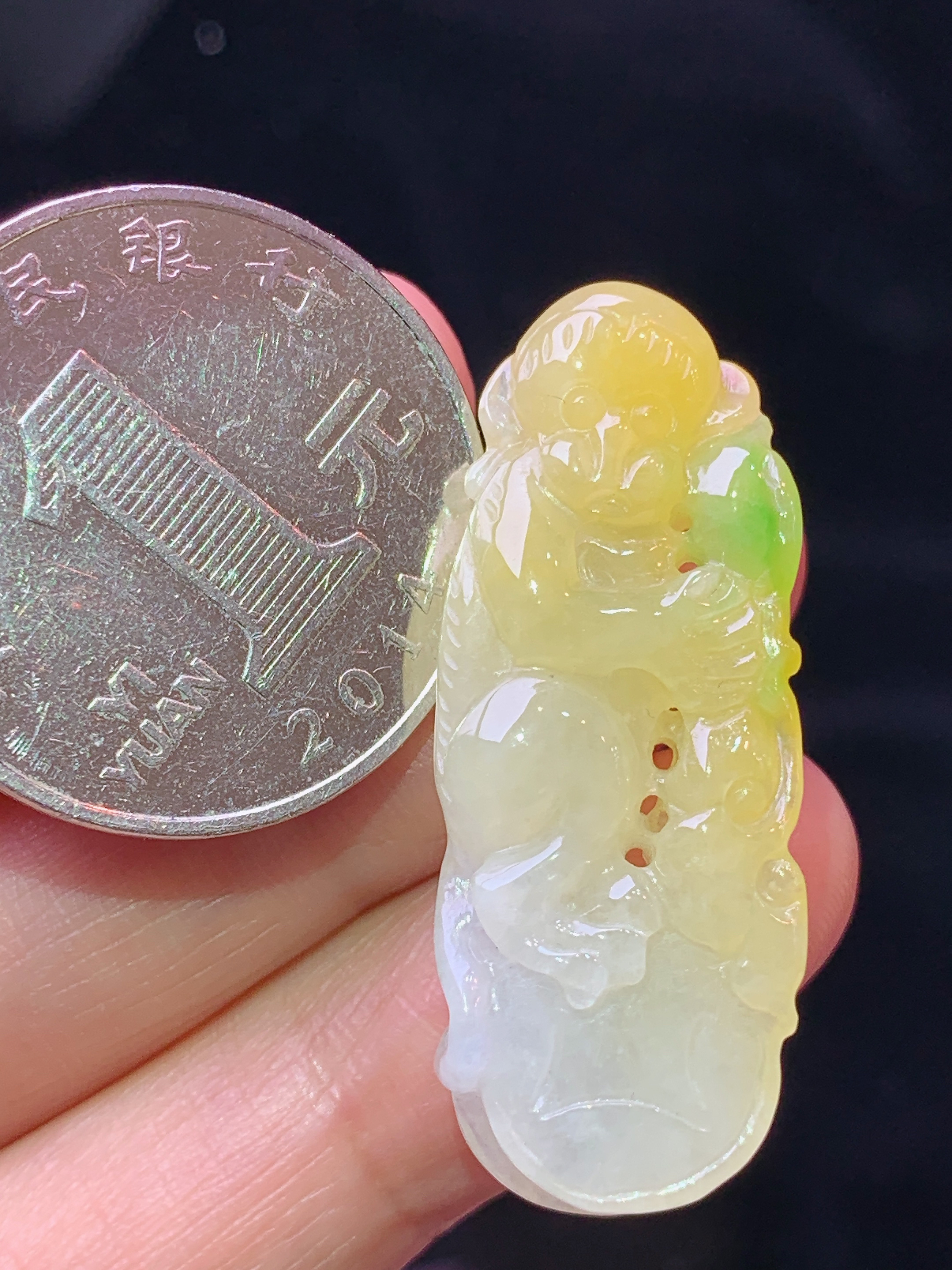 黄翡飘绿猴子吊坠 玉质细腻 色泽艳丽清新 水润亮眼 整体尺寸35.8*14*8.2a5