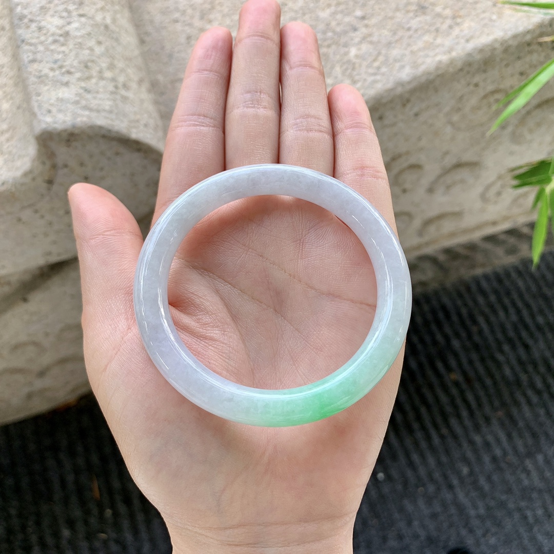 圆条52 53，圈口53/8.3/8.3，编码FL072763，糯冰椿彩，种老，细腻，打灯有纹线