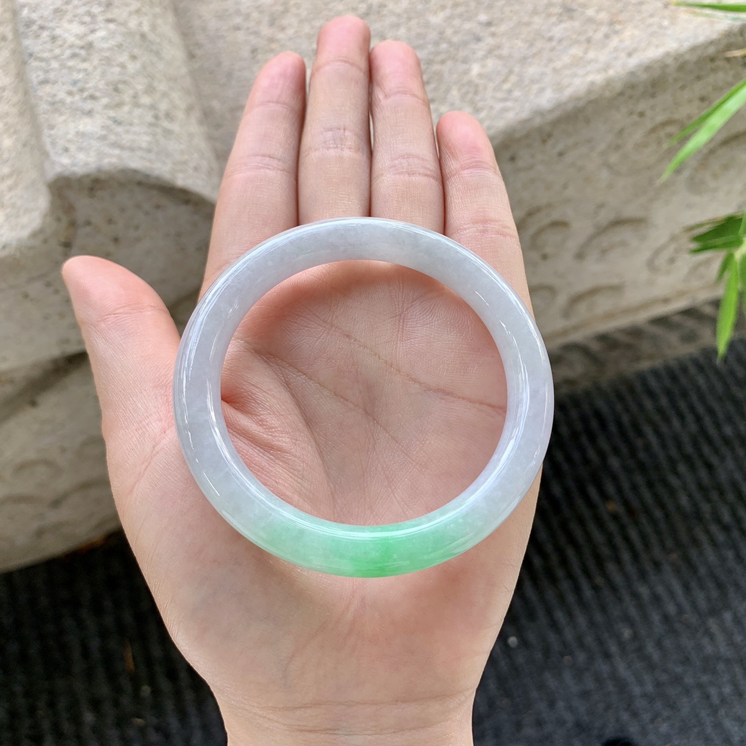 圆条52 53，圈口53/8.3/8.3，编码FL072763，糯冰椿彩，种老，细腻，打灯有纹线