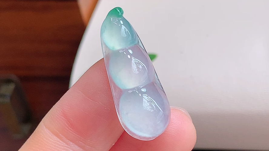 ️ 四季豆，尺寸27.3/11.1/4.2mm，包A附证书