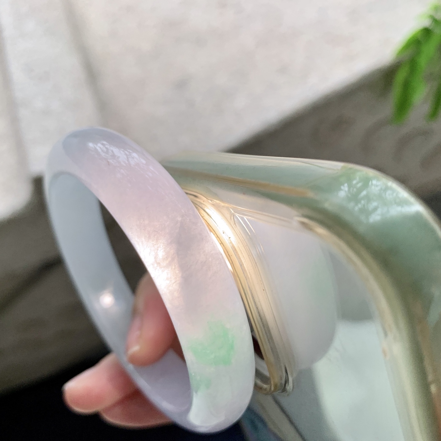 正圈54 55 【圈口】55.8/12.2/8.5 【编码】C5050233 【描述】冰糯春彩，水润，种老，细腻，打灯有棉线