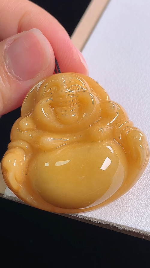 ️黄翡佛公，无裂，尺寸37.6/39.3/12.5mm，25