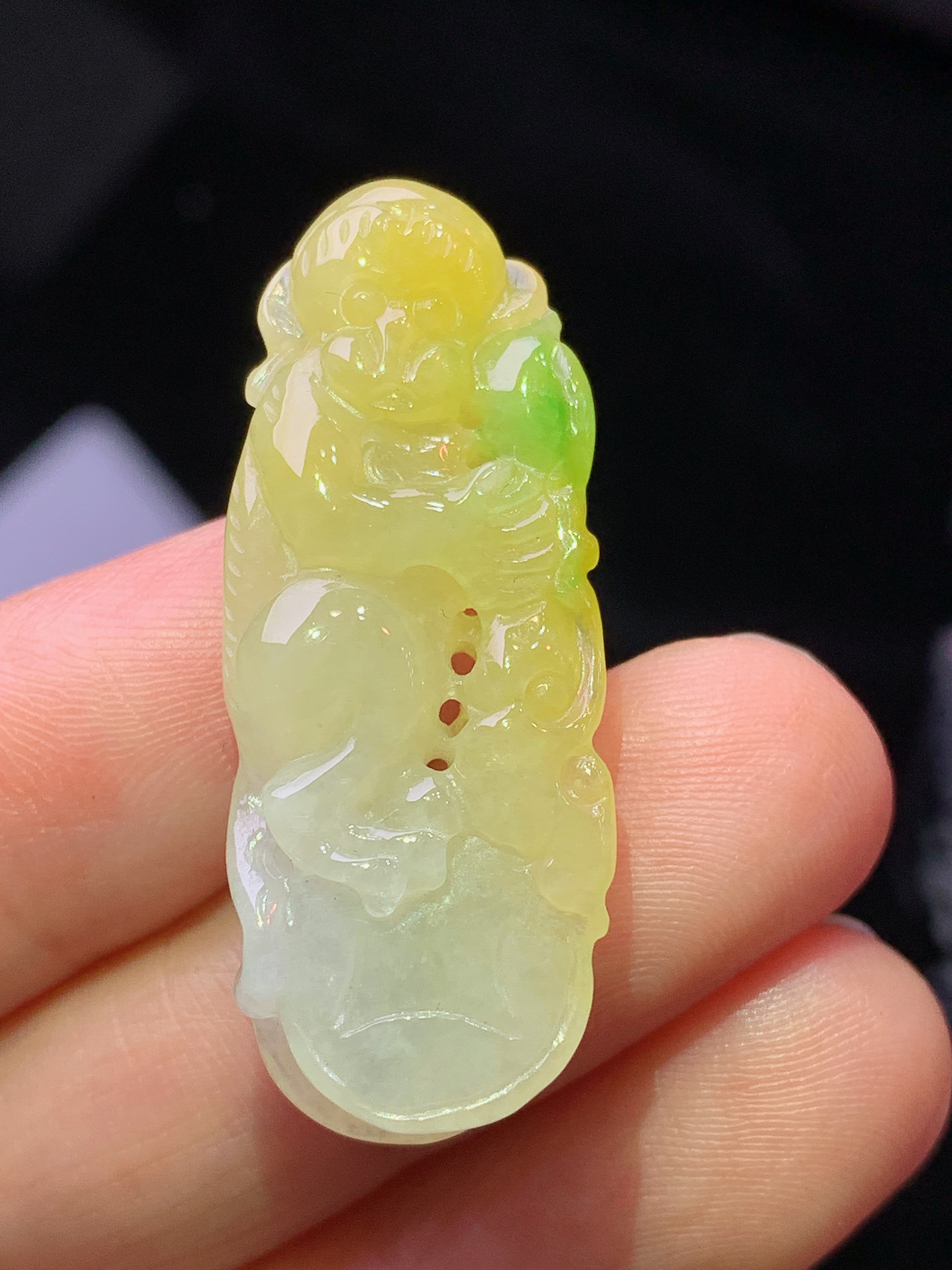 黄翡飘绿猴子吊坠 玉质细腻 色泽艳丽清新 水润亮眼 整体尺寸35.8*14*8.2a5