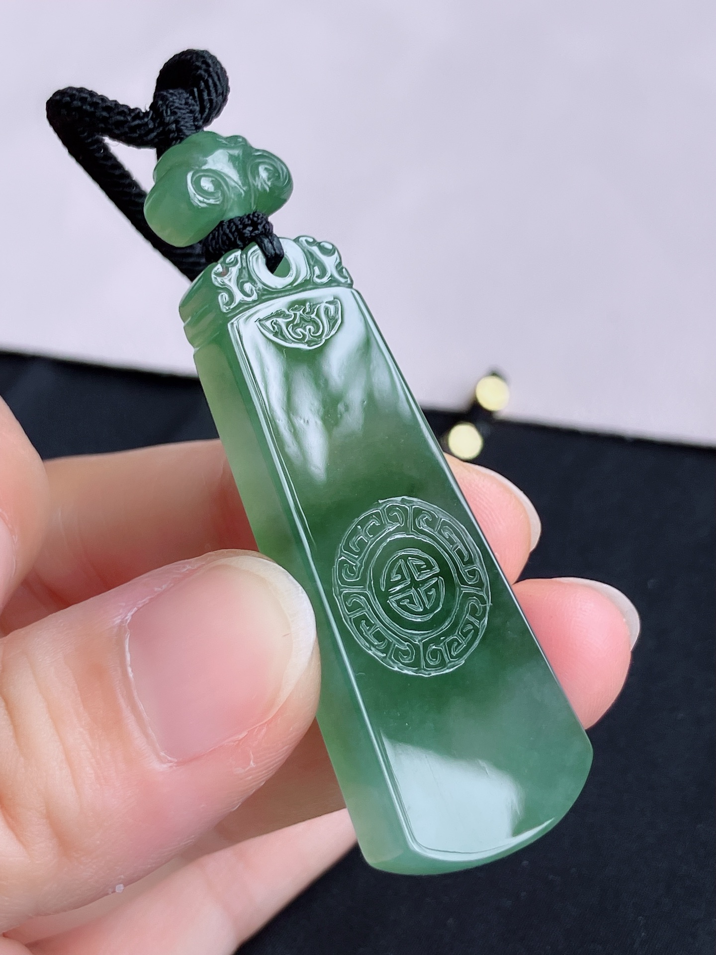 ️油绿无事牌，简约时尚，尺寸49.3/19.6/6.5，自然光实拍