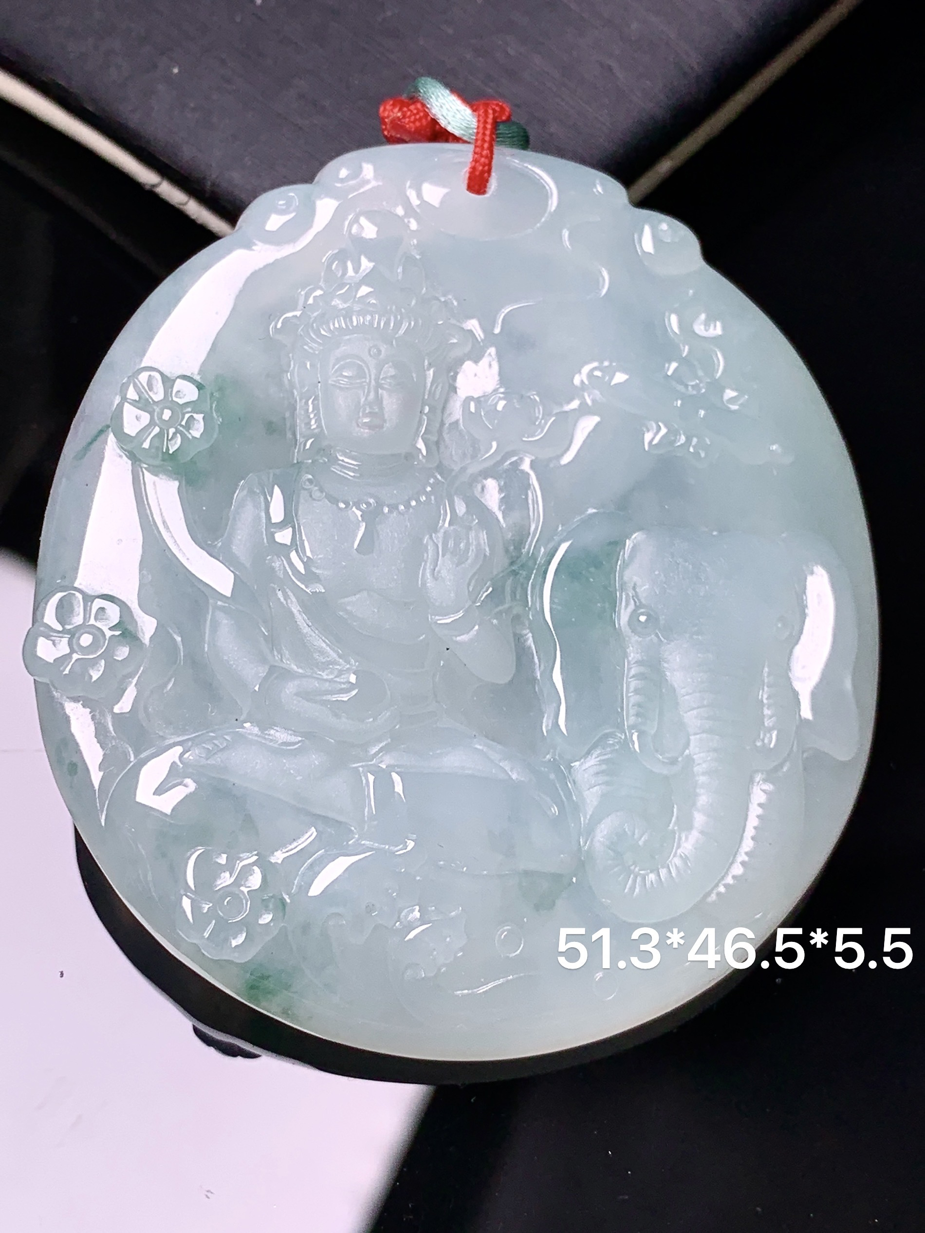 飘绿普贤观音菩萨吊坠 玉质细腻 色泽艳丽清新 水润亮眼 整体尺寸51.3*46.5*5.5b2