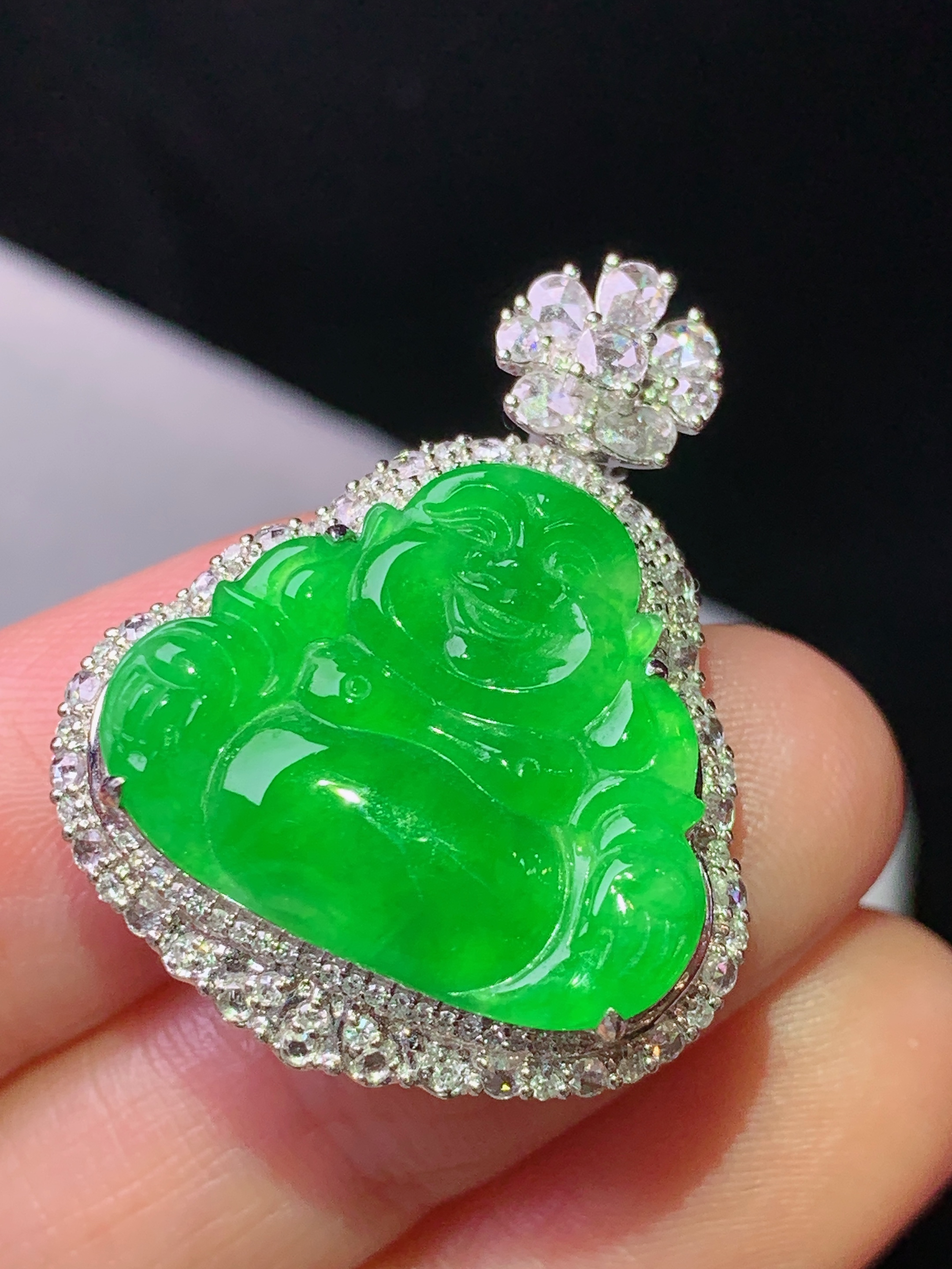 18k金钻镶嵌冰阳绿佛公吊坠 玉质细腻 色泽艳丽清新 水润亮眼 整体尺寸30*24*9.8 h2