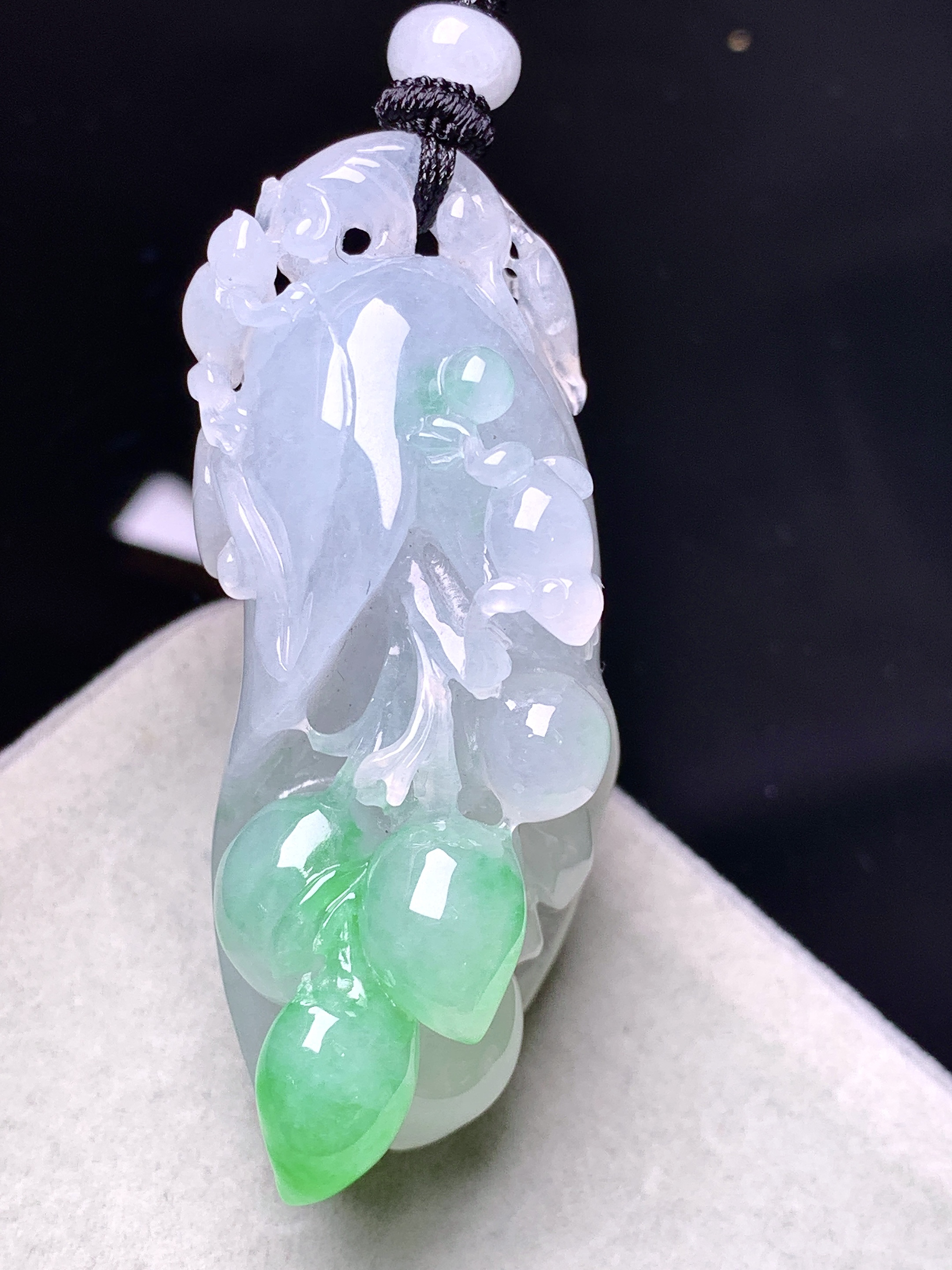 飘绿花开富贵吊坠 玉质细腻 色泽艳丽清新 水润亮眼 整体尺寸52*20*20w1