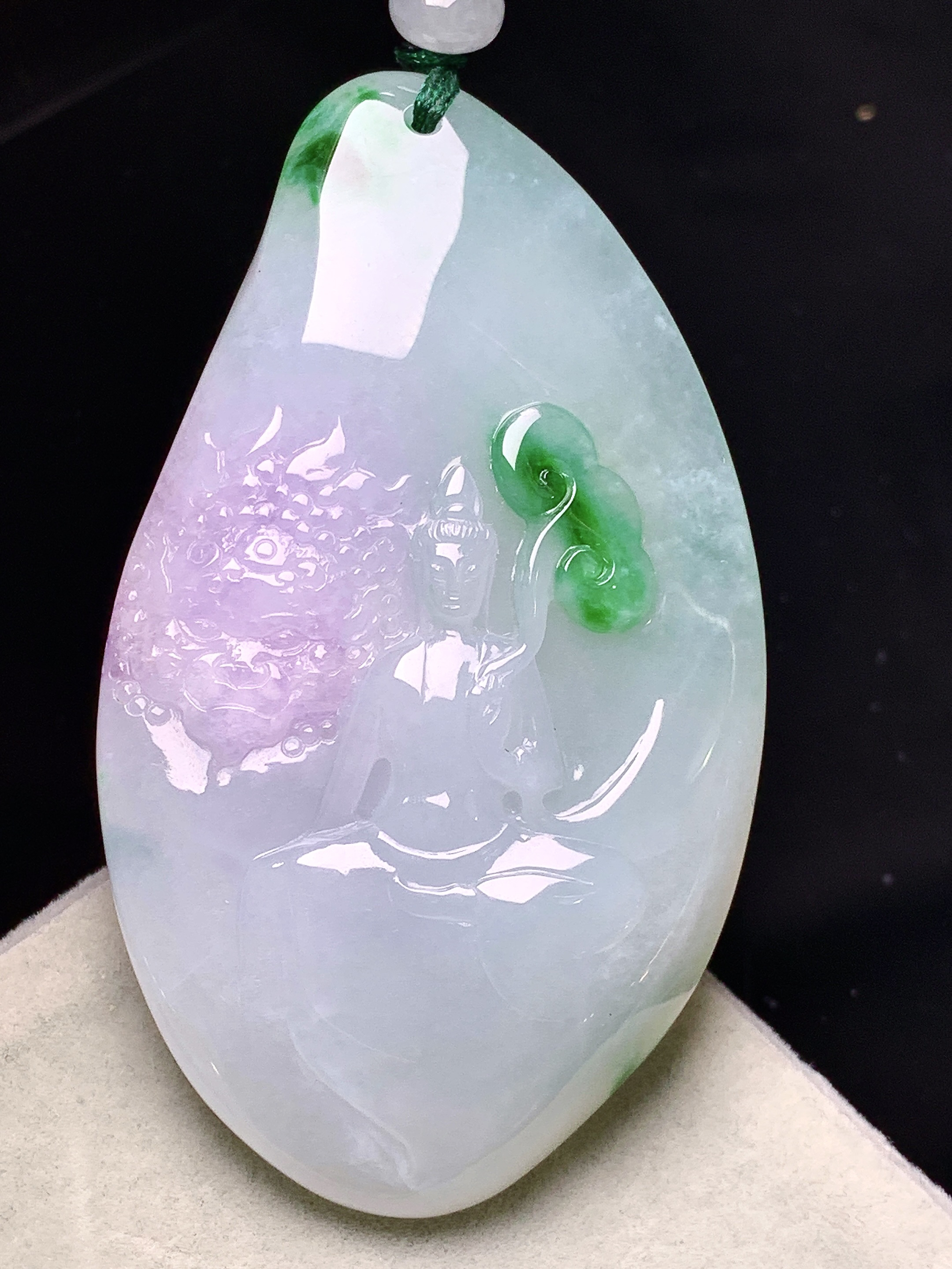 飘绿普贤观音菩萨吊坠 玉质细腻 色泽艳丽清新 水润亮眼 整体尺寸65*37.5*9w1